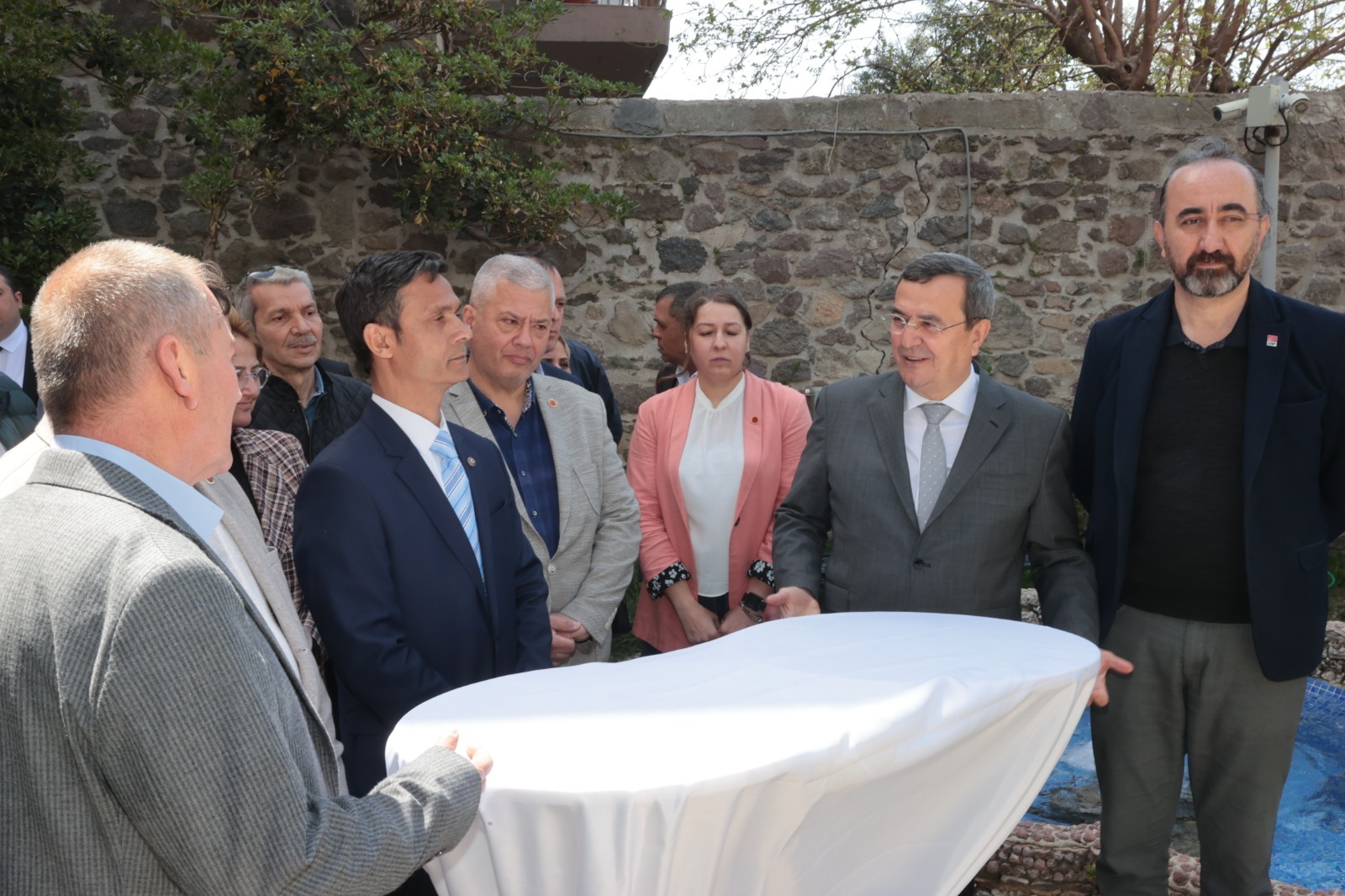 EN ROMAN DOSTU BASKAN BATUR