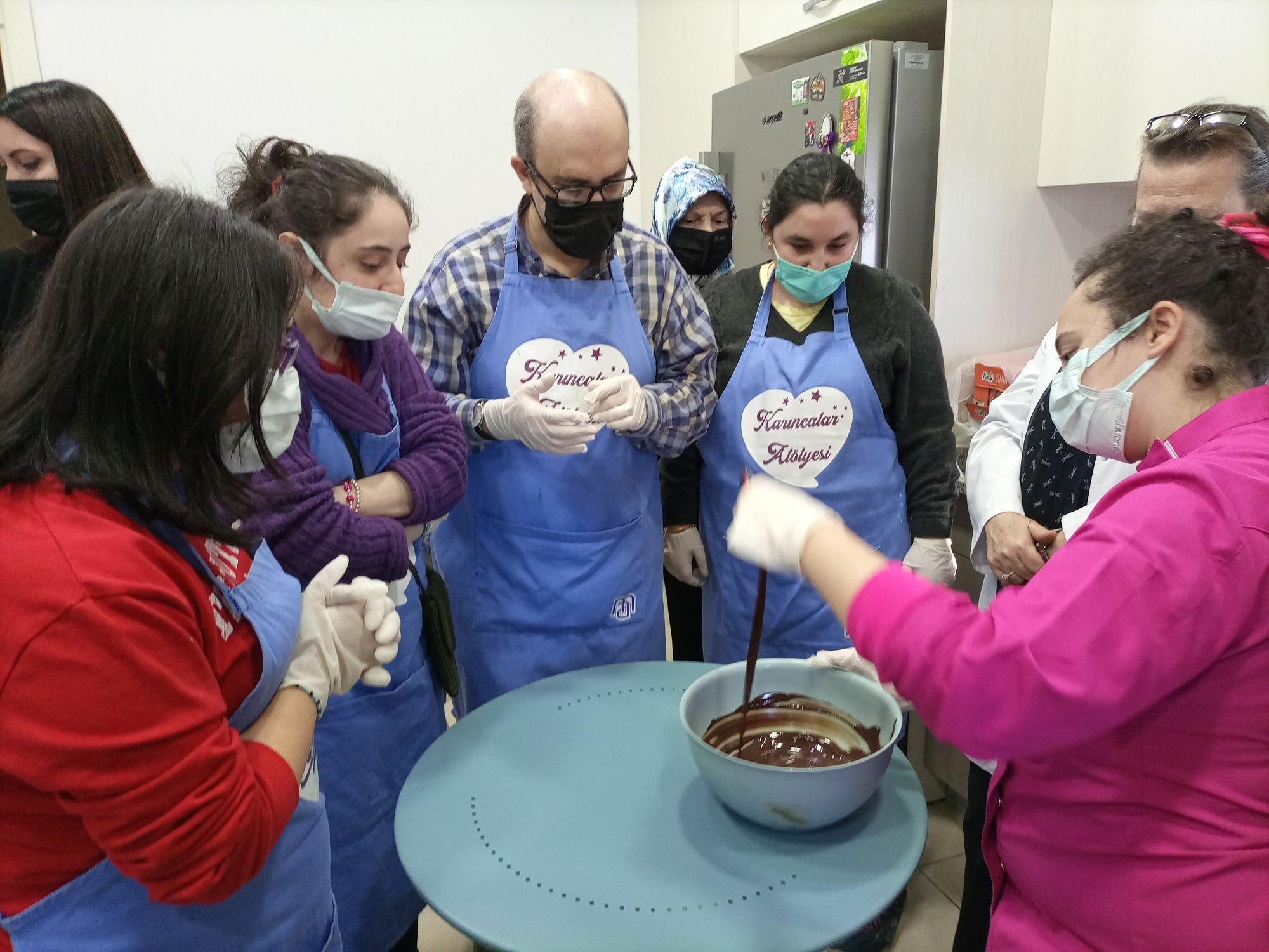 Engelli çocuklara çikolata eğitimi