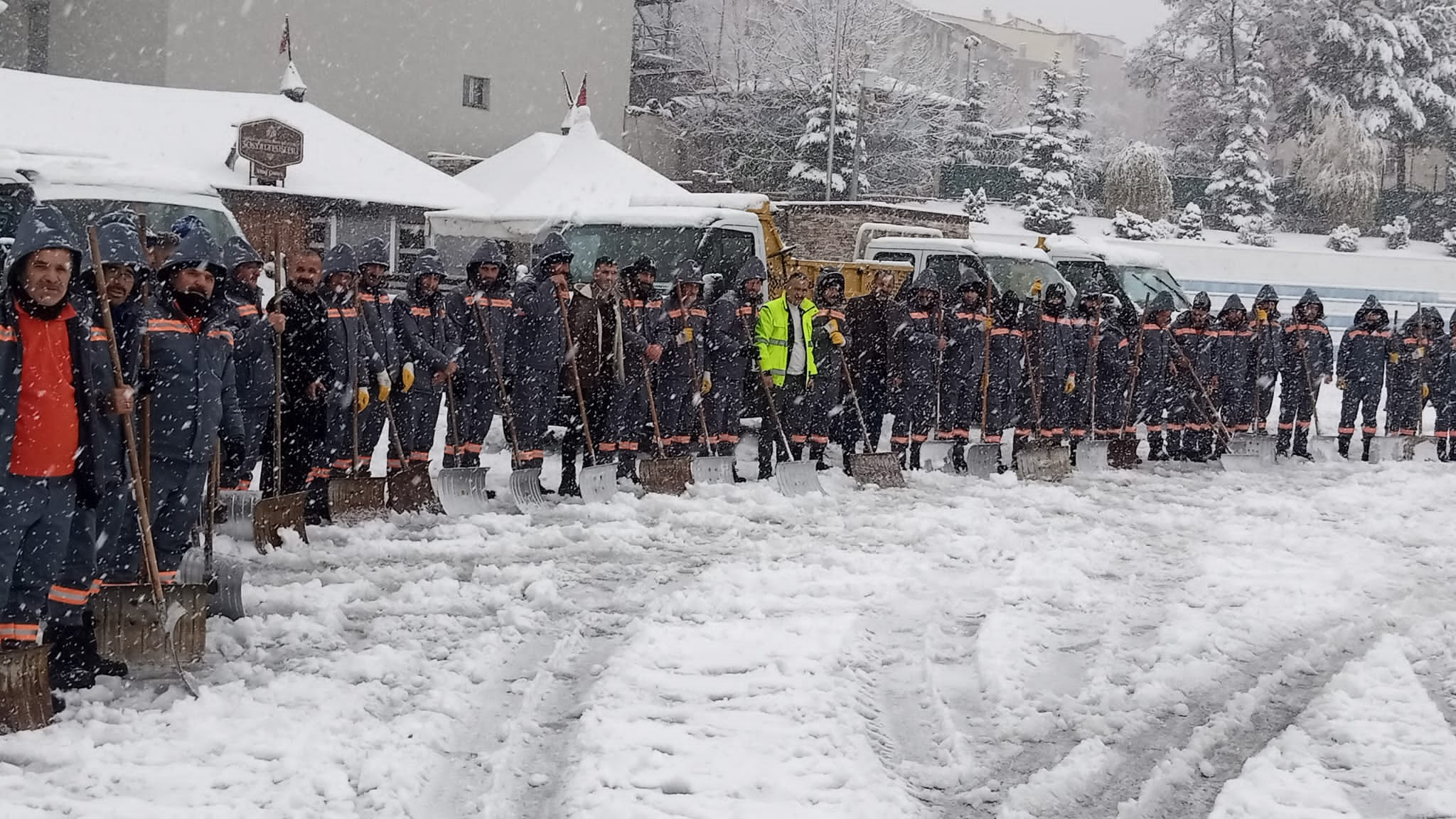 ERZURUM BÜYÜKŞEHİR’İN KAR TİMLERİ İŞ BAŞINDA