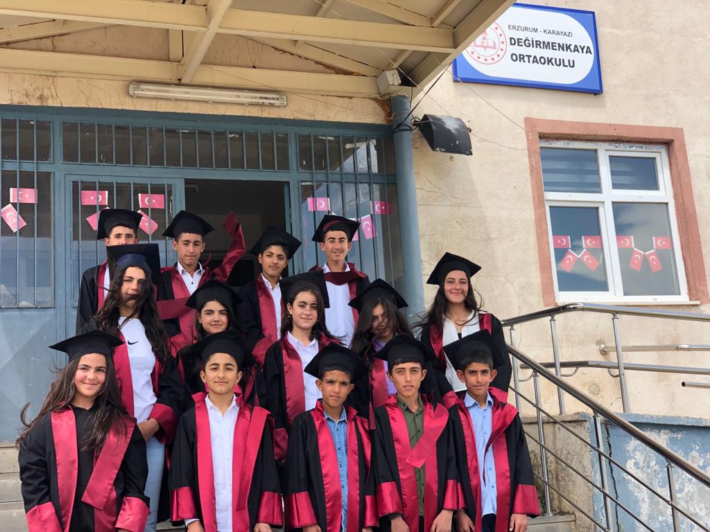 Erzurum Karayazı Değirmenkaya Ortaokulu'nda Mezuniyet Töreni Düzenledi