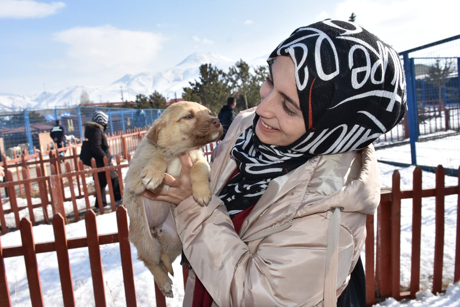 Erzurum’da GSB yurt öğrencileri barınak ziyareti gerçekleştirdi