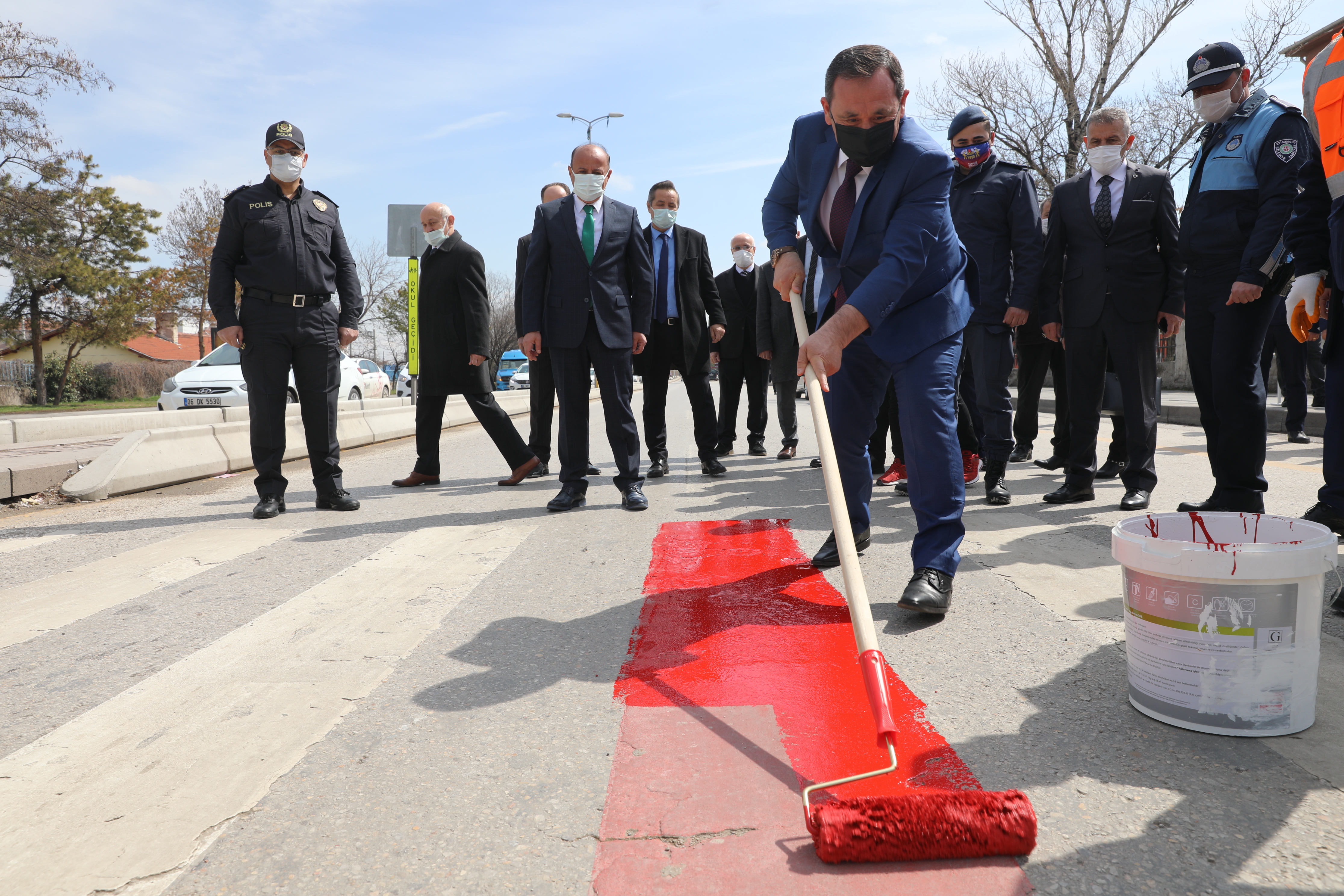 ETİMESGUT’UN KIRMIZI ÇİZGİSİ YAYA ÇİZGİSİ