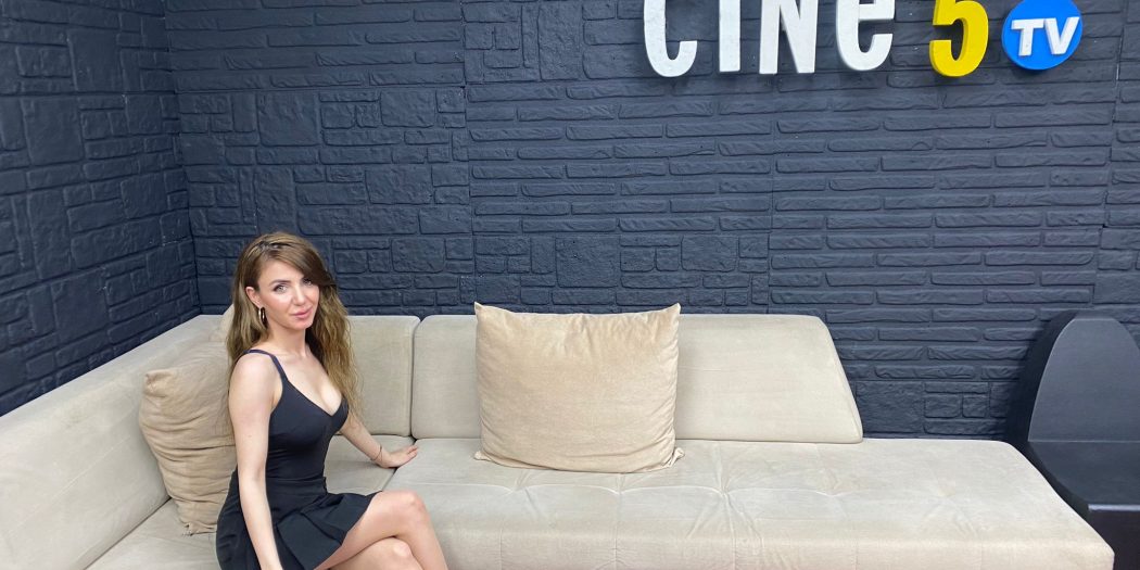 EZGİ ÇAKAR SUNUCULUKTA İDDİALIYIM DEDİ