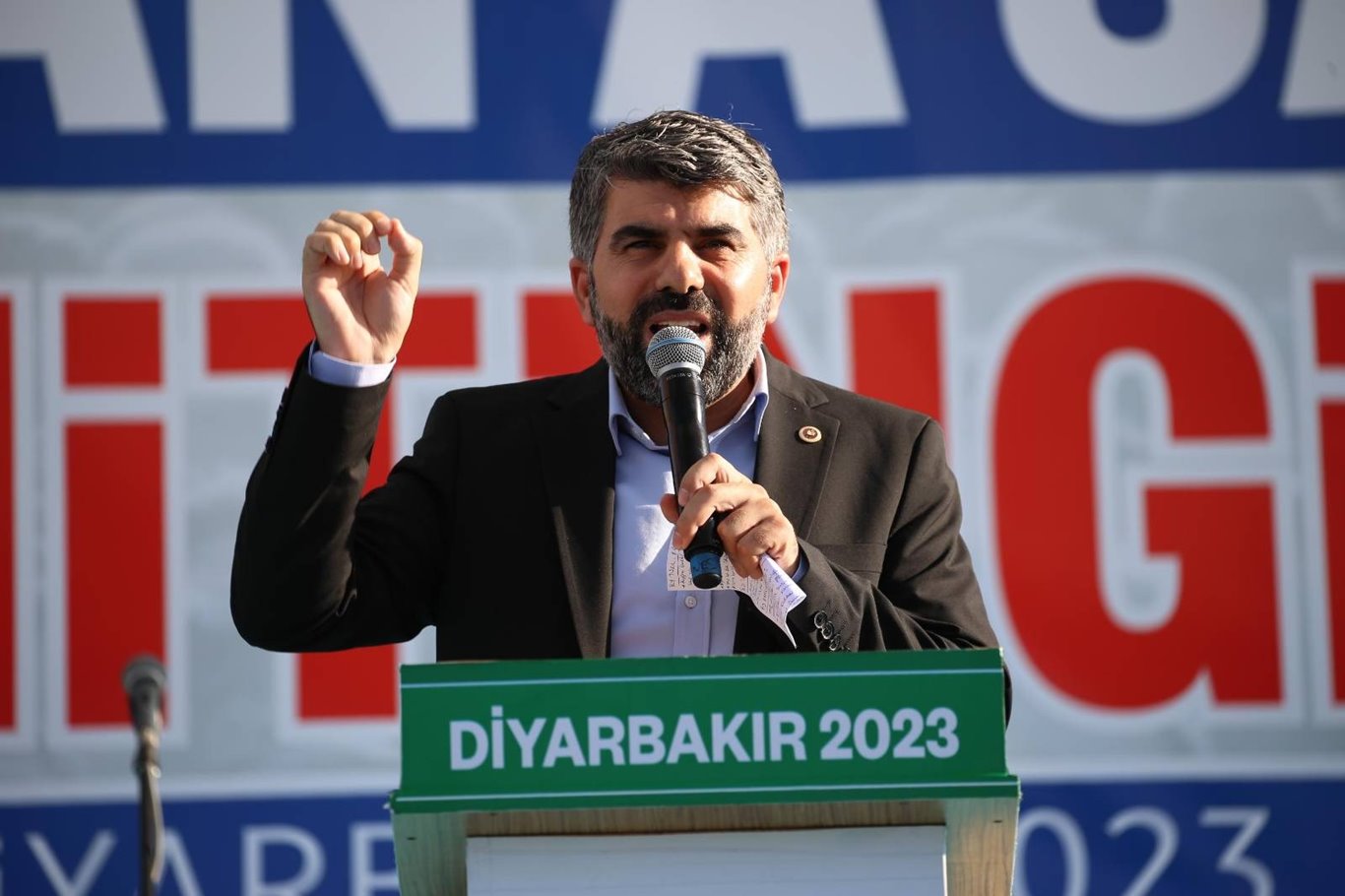 Faruk Dinç Kur'an'ın güneşi batıyı da aydınlatıyor