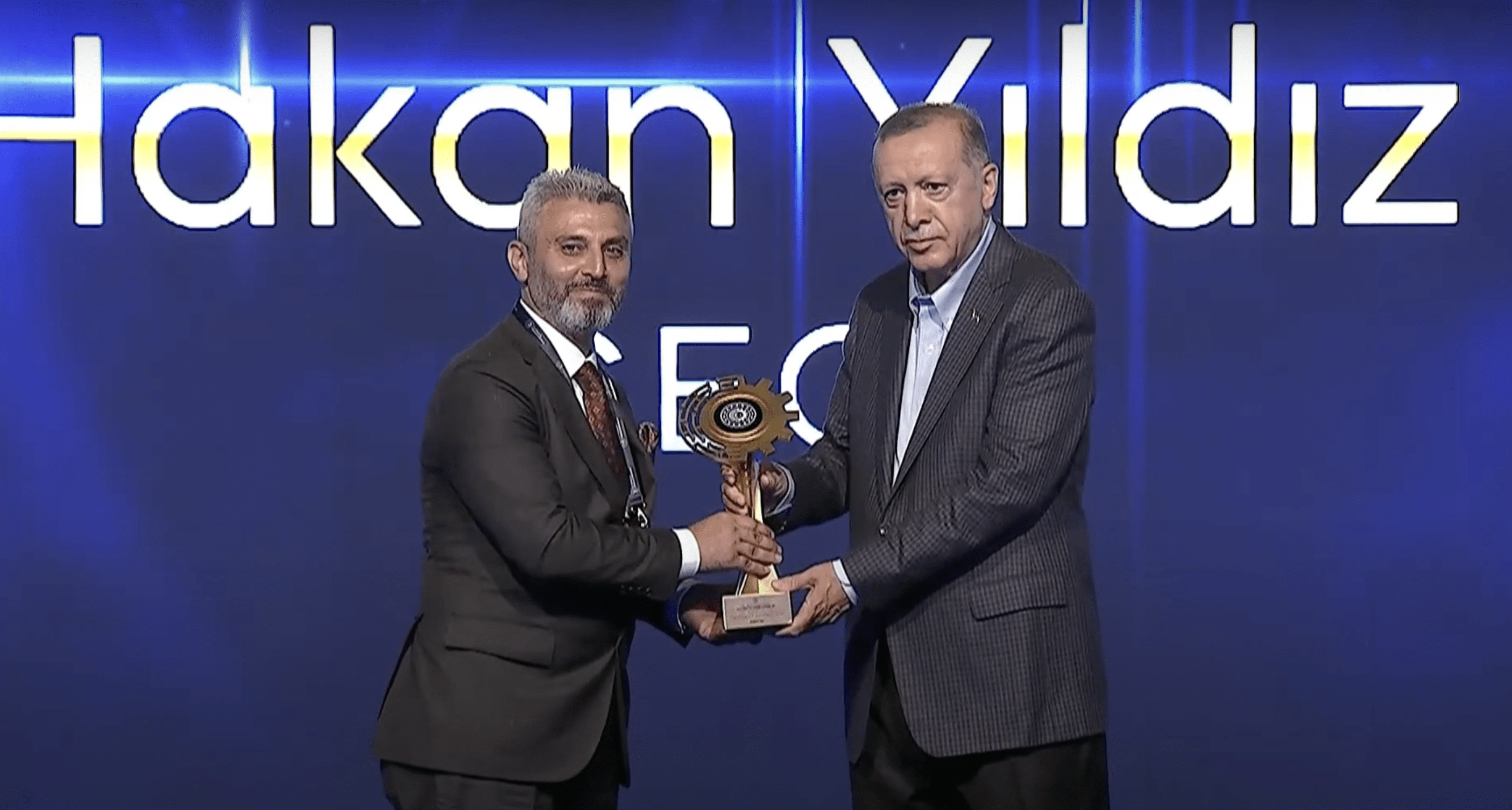 fonbulucu : Türkiye'nin En Aktif Kitle Fonu ödülünü Cumhurbaşkanı’nın elinden aldı
