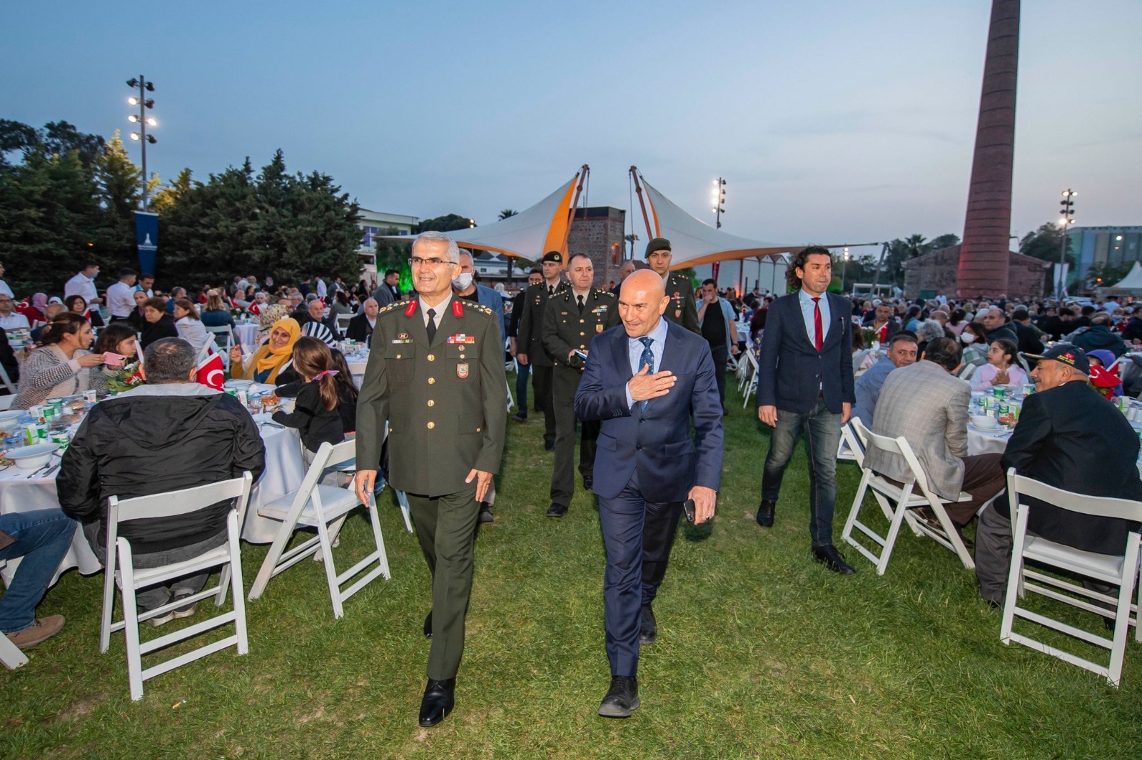 Gazi ve Şehit Ailelerine İftar Yemeği