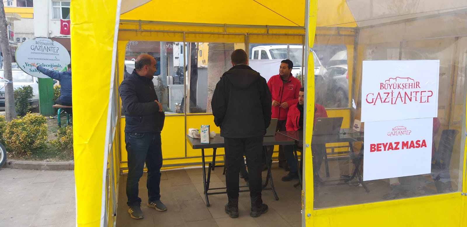 GAZİANTEP BÜYÜKŞEHİR, DEPREMZEDELER İÇİN NURDAĞI VE İSLAHİYE’YE BEYAZ MASA KURDU