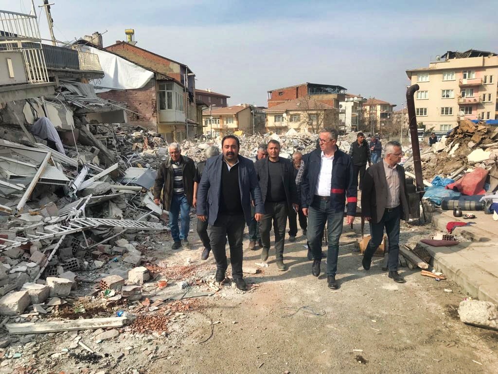 GAZİEMİR _ Başkan Arda, Malatya’da depremzedeleri ziyaret etti