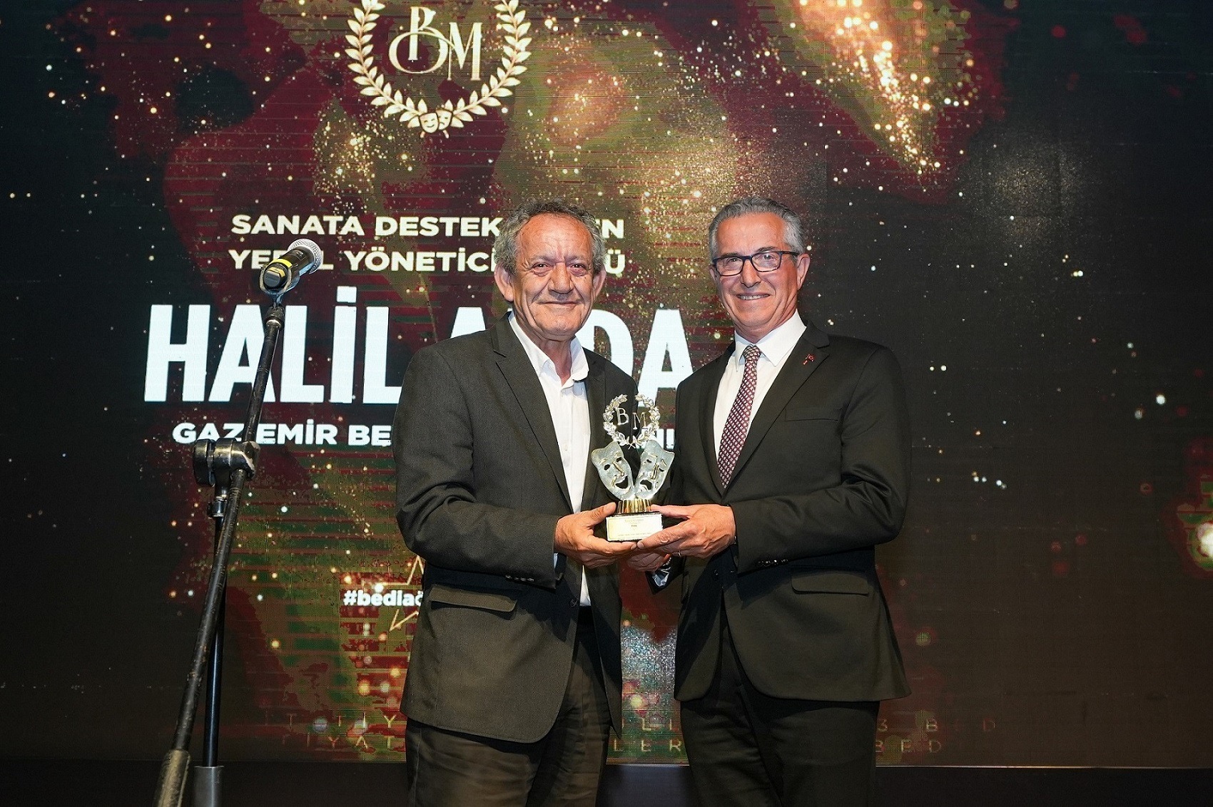 Gaziemir Belediye Başkanı Halil Arda, sanat alanında yaptığı çalışmalarla “Sanata Destek Veren Yerel Yönetici” ödülüne layık görüldü.