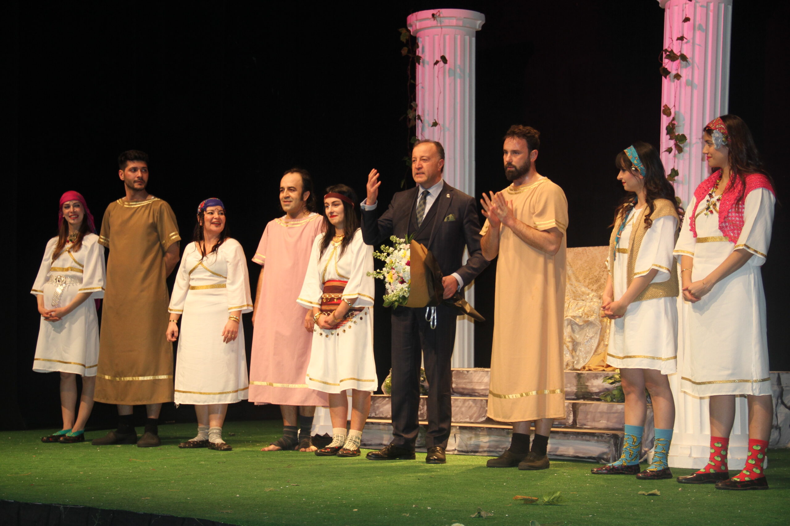 Genç Girişim ve Yönetişim Derneği Üyeleri Tiyatro Etkinliğinde Buluştu