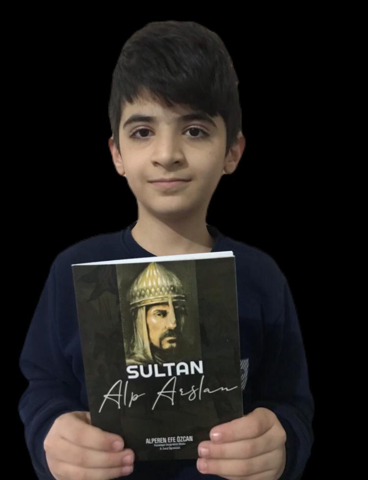 Genç Yazar Alperen Efe İlk Kitabını Çıkardı