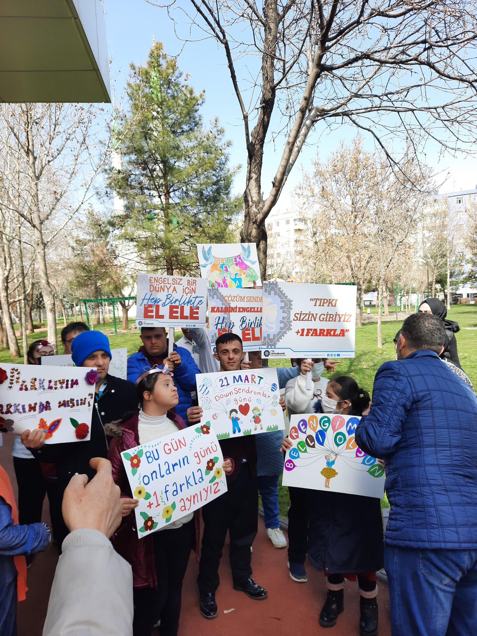 Gençağ ve Gençkonfed Dünyanın en tatlı çocuklarını Unutmadı