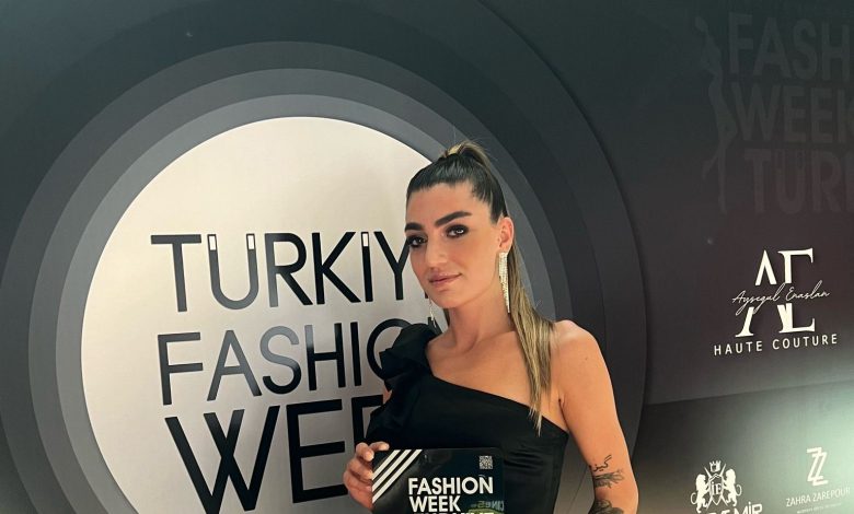 Gizem Akbaş FASHION WEEK TÜRKİYE Defileside dikkatleri üzerine cekti