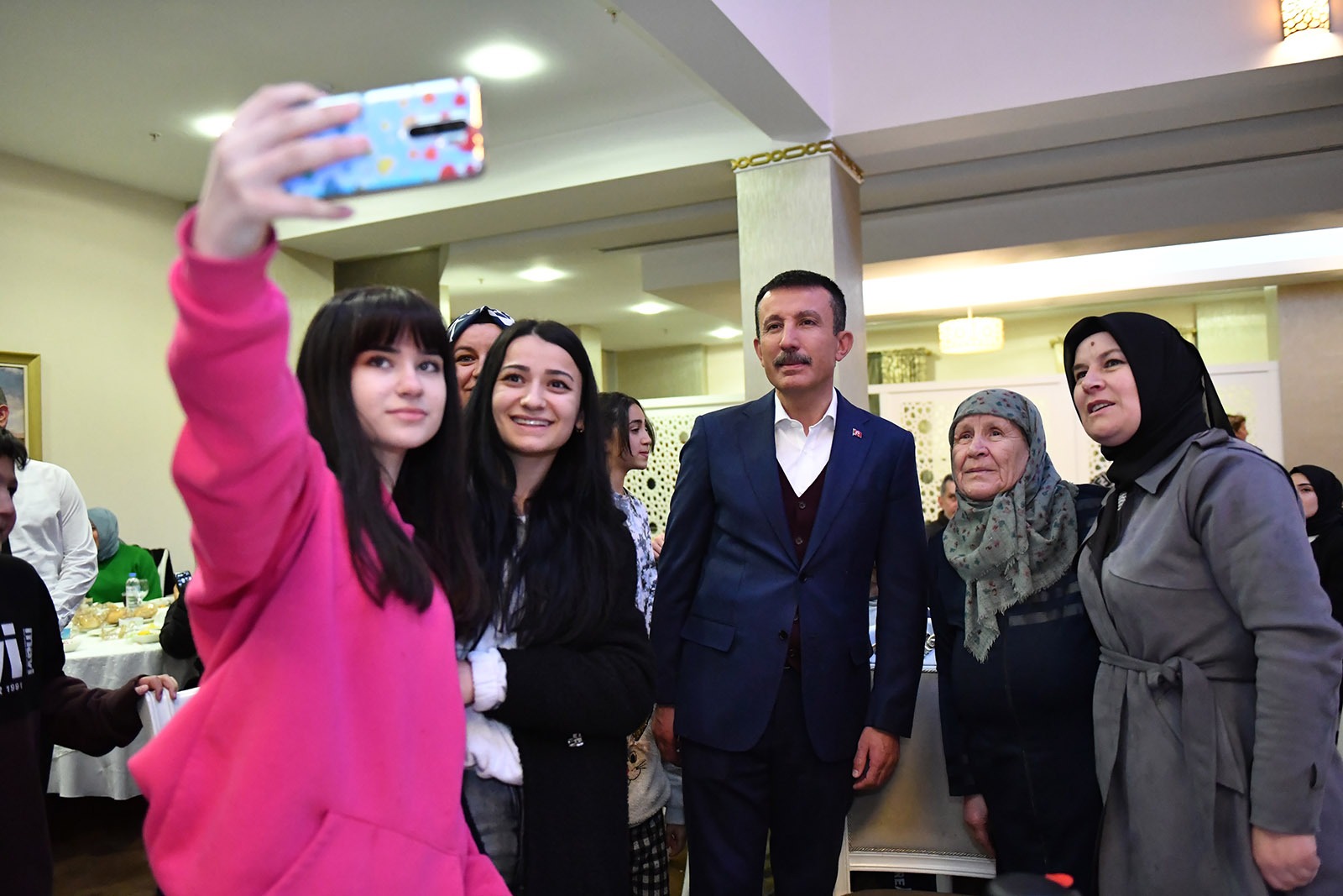 GÜNEŞEVLER SAKİNLERİ İFTARDA BULUŞTU