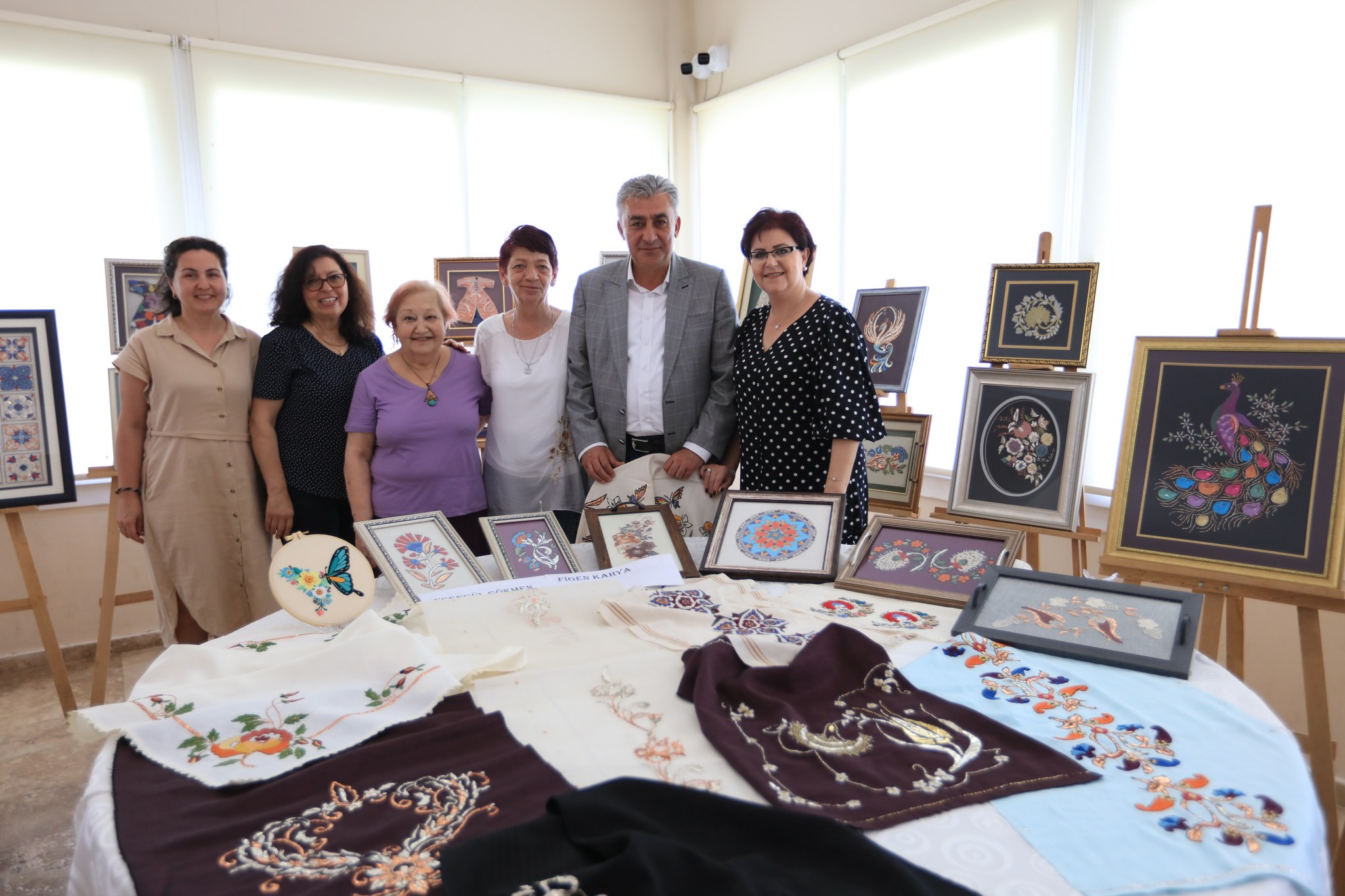 GÜZELBAHÇE_Kadınların el emeğine büyük ilgi  Kadın emeği beğeni topladı
