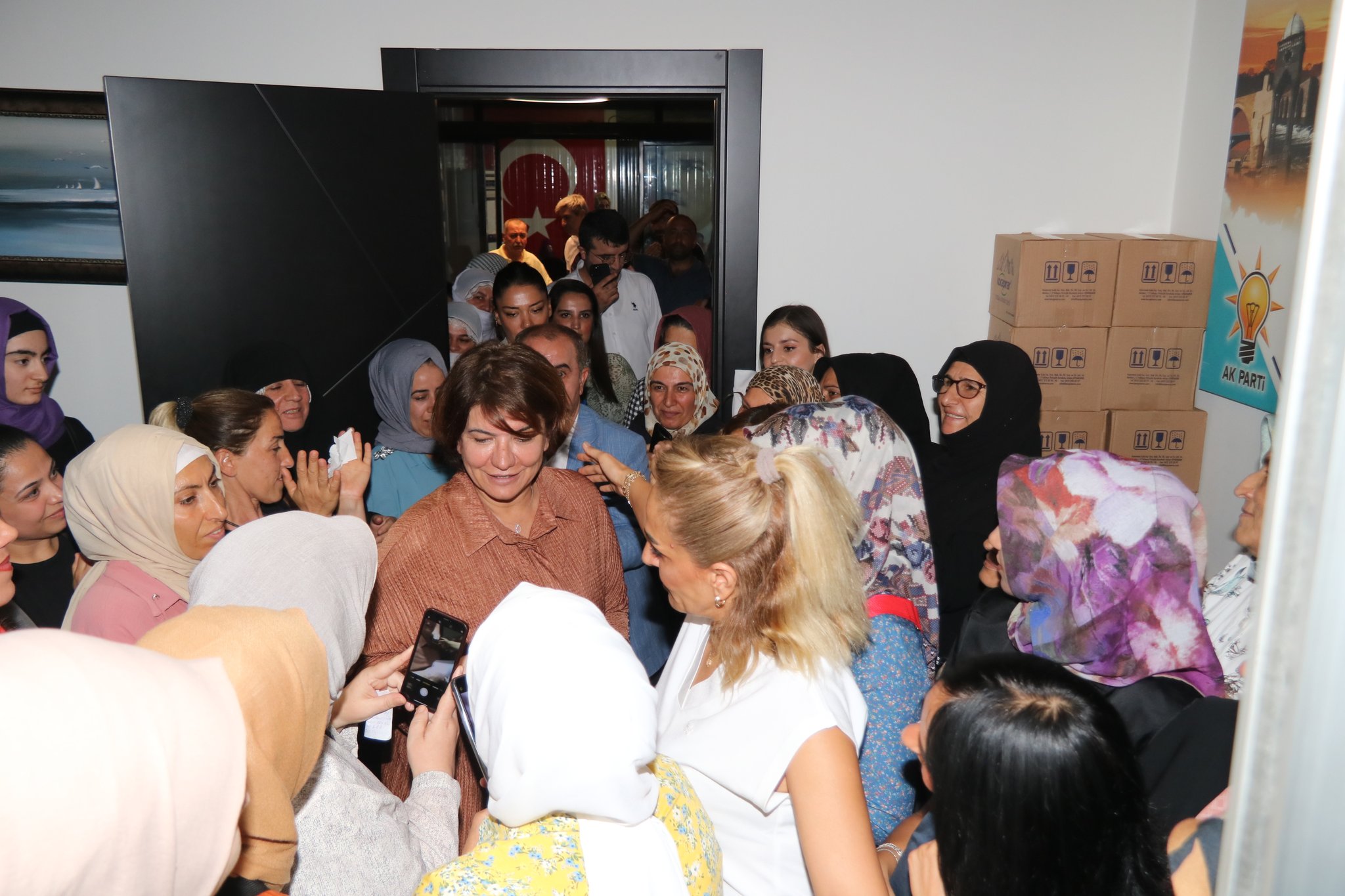 HANIMAĞA HALK GÜNÜ BULUŞMASINDA DİYARBAKIRLILARI DİNLEDİ