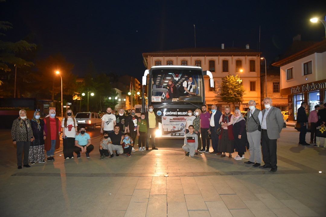 Harmancık Mahallesi ve Üstatlar Mahallesi sakinlerinin katıldığı gezinin kaptanlığını Belediye Başkanı Abdullah Çatal, gerçekleştiriyor.