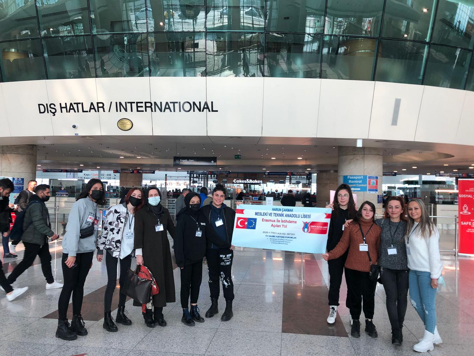 HARUN ÇAKMAK MESLEKİ  VE TEKNİK ANADOLU LİSESİ  ÖĞRENCİLERİ ULUSAL AJANS PROJESİ İLE AVRUPA’DA STAJ YAPTI