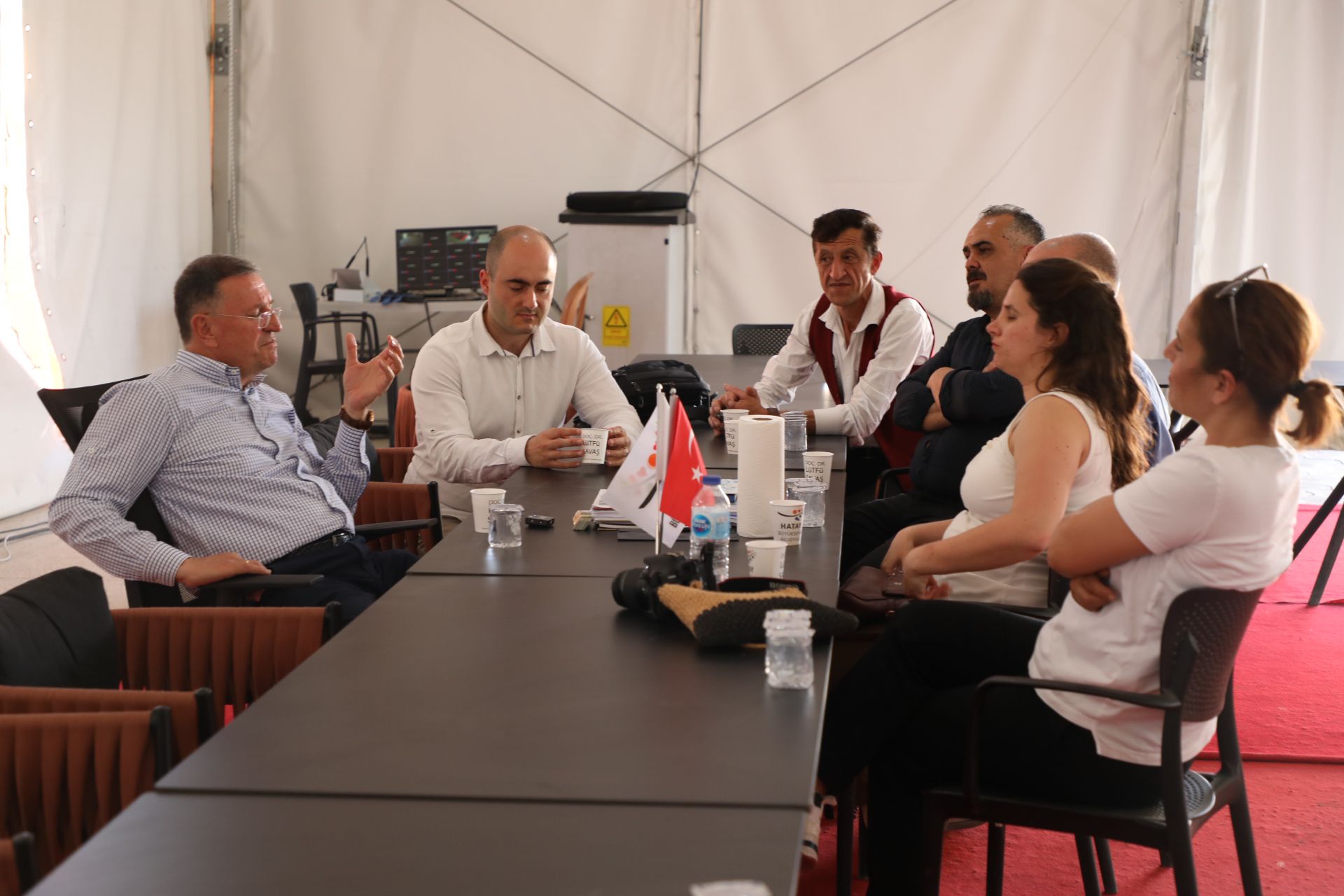 “HATAY’DA BİNLERCE YILDIR İNSANLAR KOMŞUSUNA ARKADAŞINA DİNİNİ SORMADAN HUZUR İÇİNDE YAŞADI”