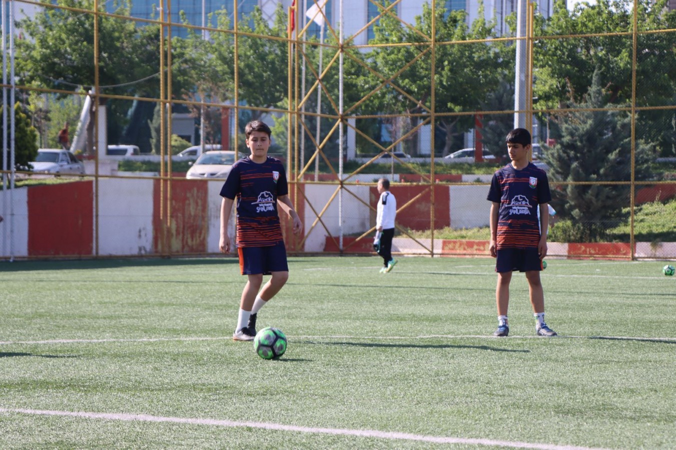 Hataylı Cünnük Kardeşler Depremin Yaralarını Futbol İle Sarıyor