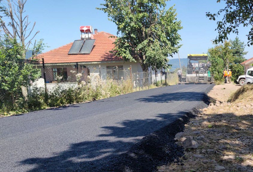 Hendek’te 3 mahalle için asfalt çalışmaları başladı