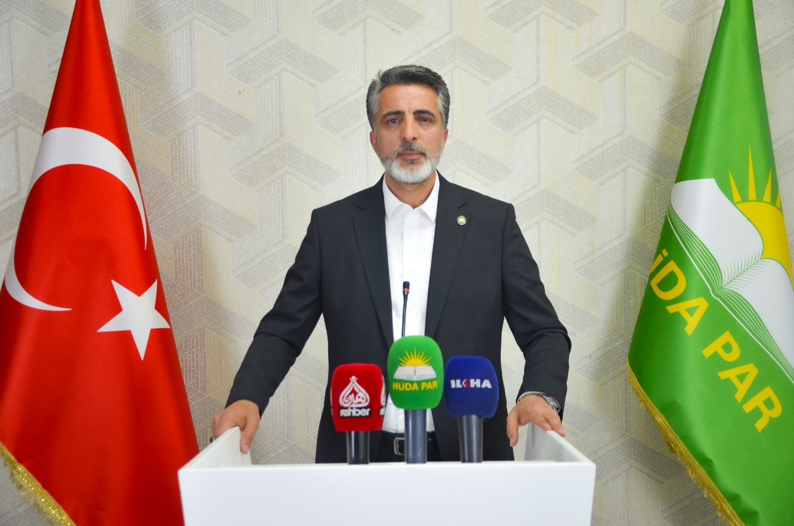 HÜDA PAR: Depremzedelere hakaret edenler hakkında suç duyurusunda bulunacağız