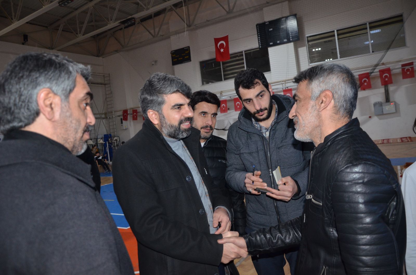 HÜDA PAR Diyarbakır İl Başkanı Dinç, depremzedeleri ziyaret etti