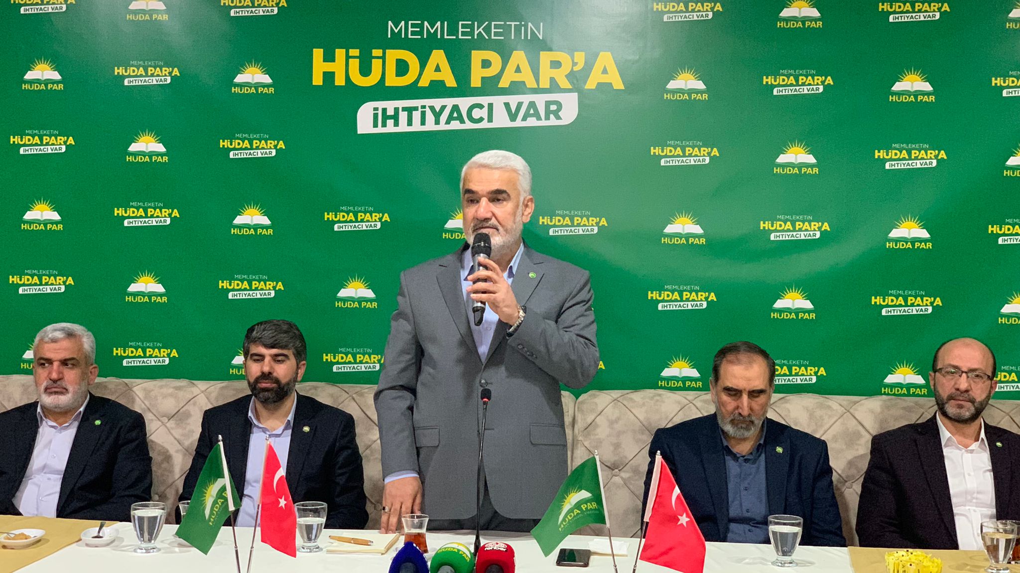 HÜDA PAR Genel Başkanı Yapıcıoğlu Diyarbakır’da iş insanlarıyla buluştu