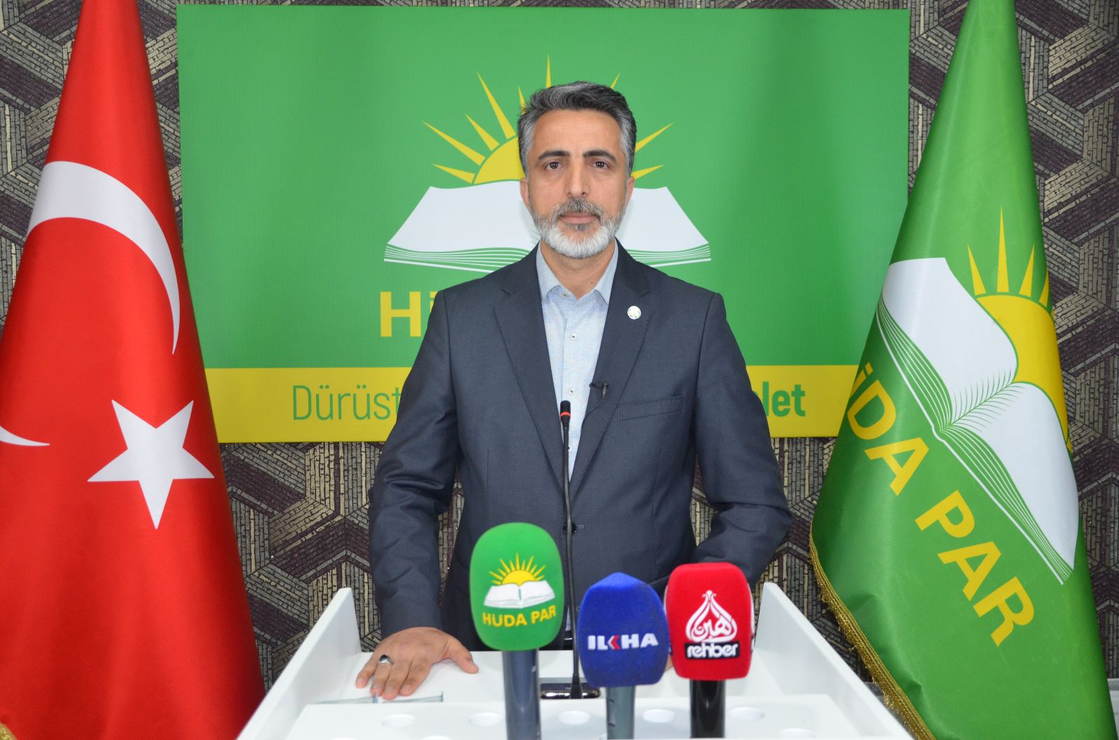 HÜDA PAR Sözcüsü Emiroğlu: Sokak röportajı üzerinden partimize yönelik kara propaganda yapılmaktadır