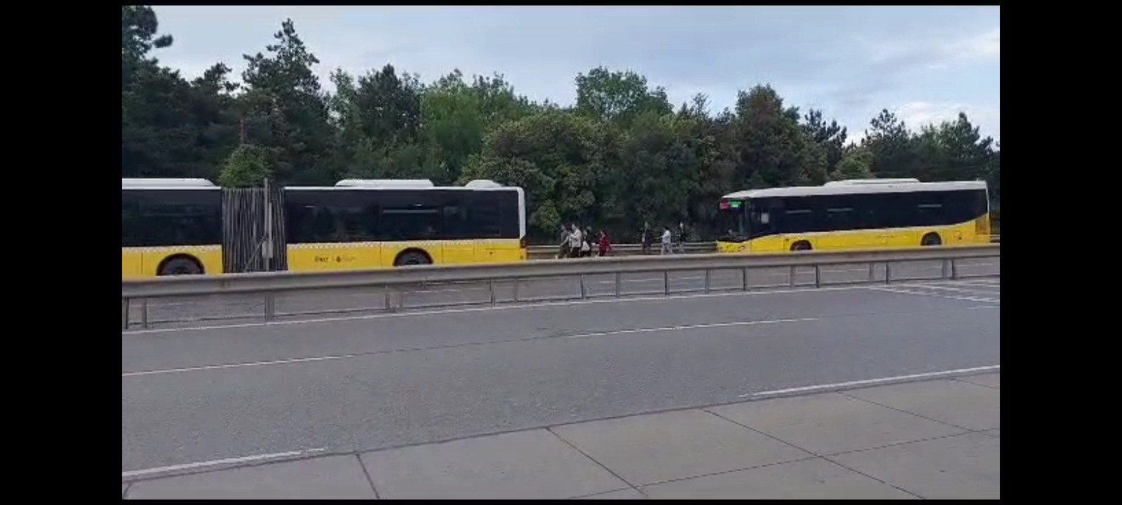 İETT OTOBÜSLERİNİN BİTMEYEN ARIZLARI VE MAĞDUR OLAN VATANDAŞLAR