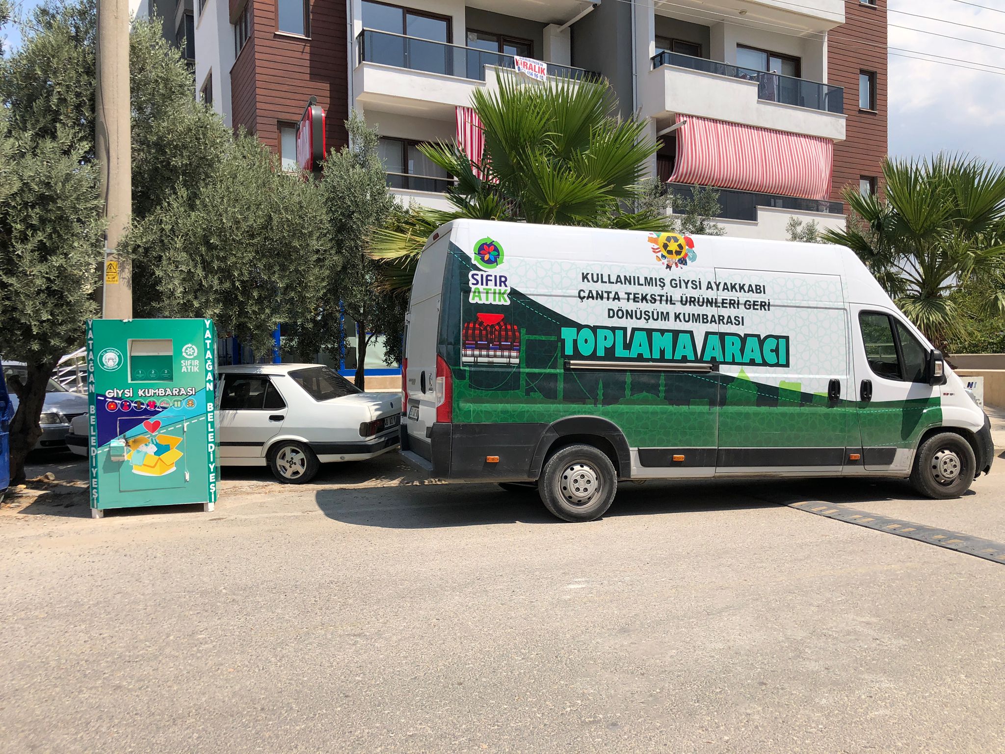 İhtiyaç fazlası tekstil ürünleri, giysi kumbarasına!
