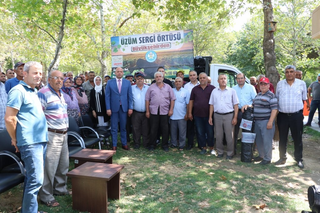 İlçelerde de örtüler üreticilere teslim edildi