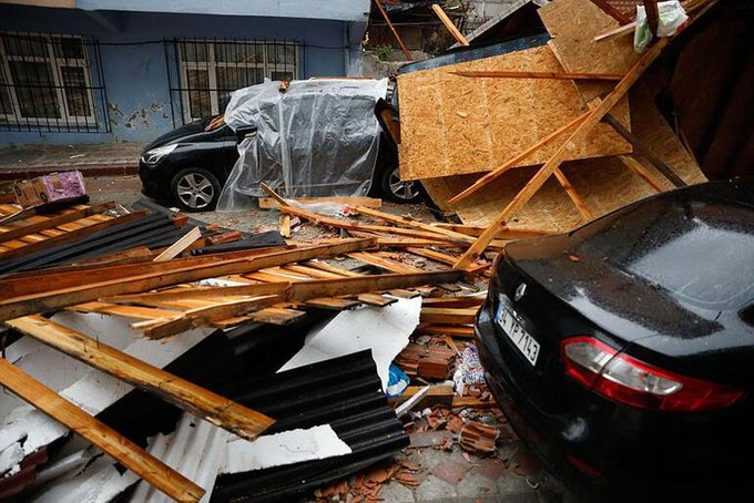 İstanbul’da kötü hava şartları nedeniyle ölenlerin sayısı 5’e yükseldi
