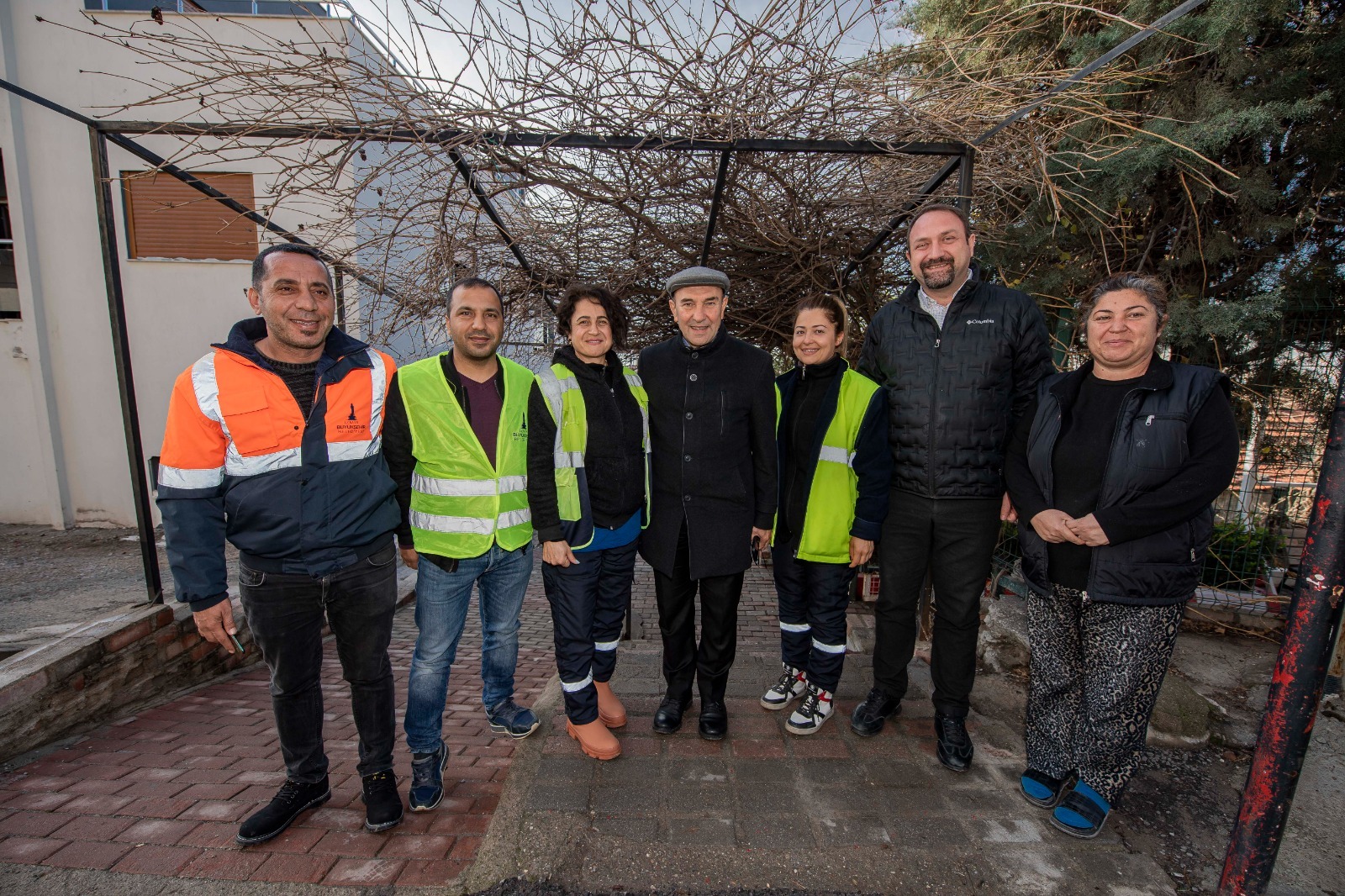 İzmir Büyükşehir Belediye Başkanı Tunç Soyer, Çiğli’nin Şirintepe ve Köyiçi mahallerinde yürütülen çalışmaları inceledi