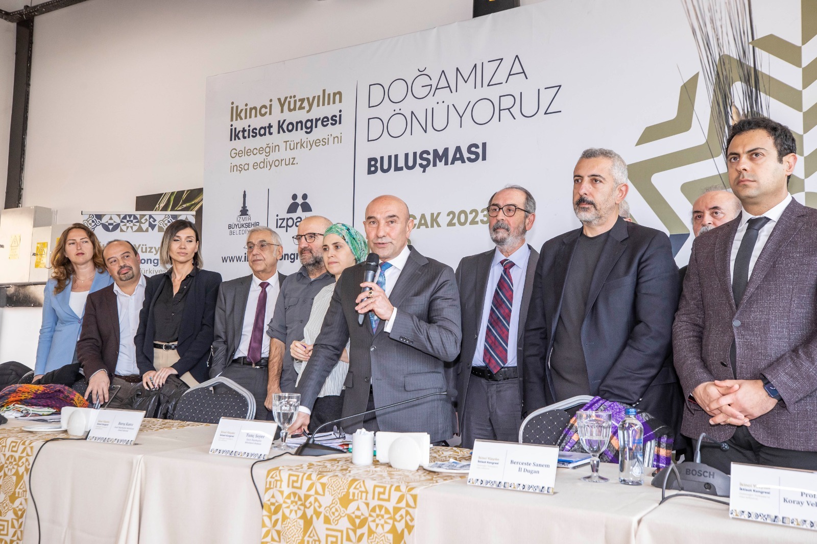 İzmir Büyükşehir Belediyesi’nin düzenleyeceği İkinci Yüzyılın İktisat Kongresi hazırlıkları sürüyor.