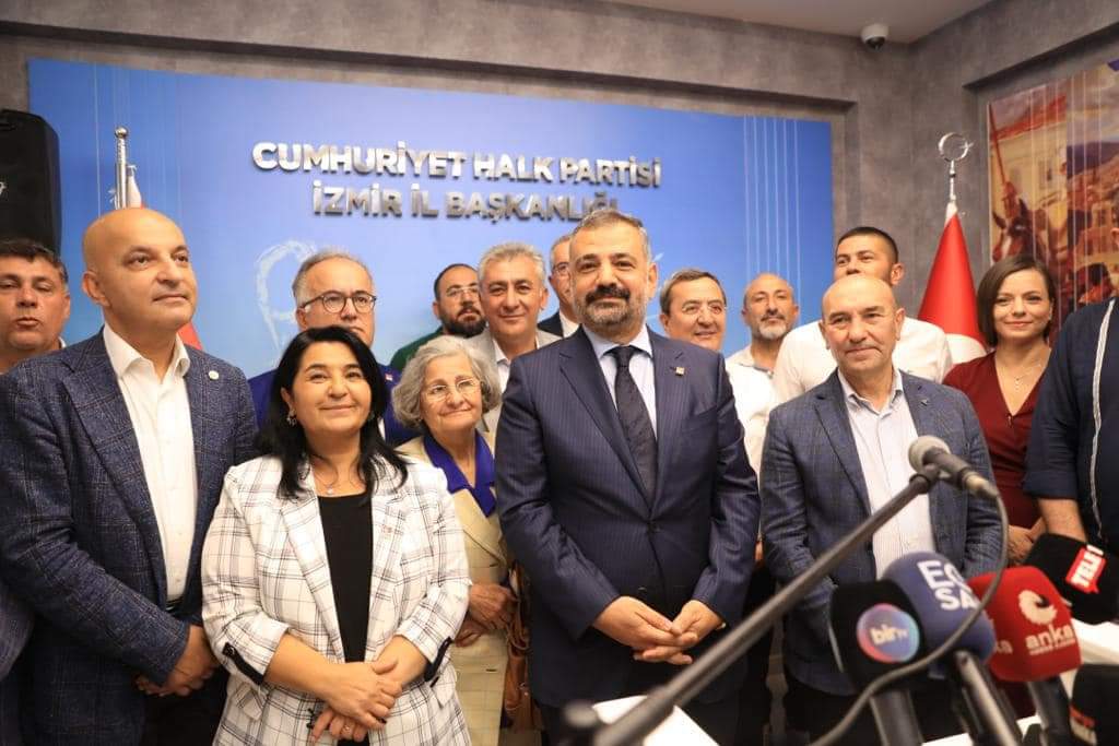 İZMİR CHP' DE BAYRAMLAŞMA