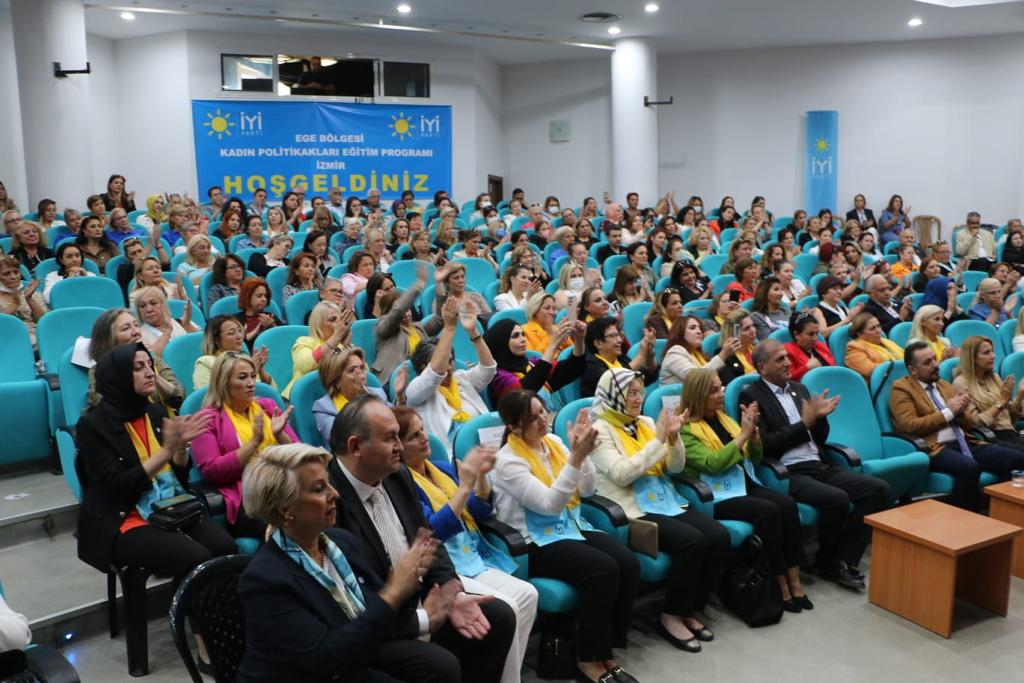 İZMİR'DE İYİ PARTİ KADIN POLİTİKALARI RÜZGARI ESTİ!