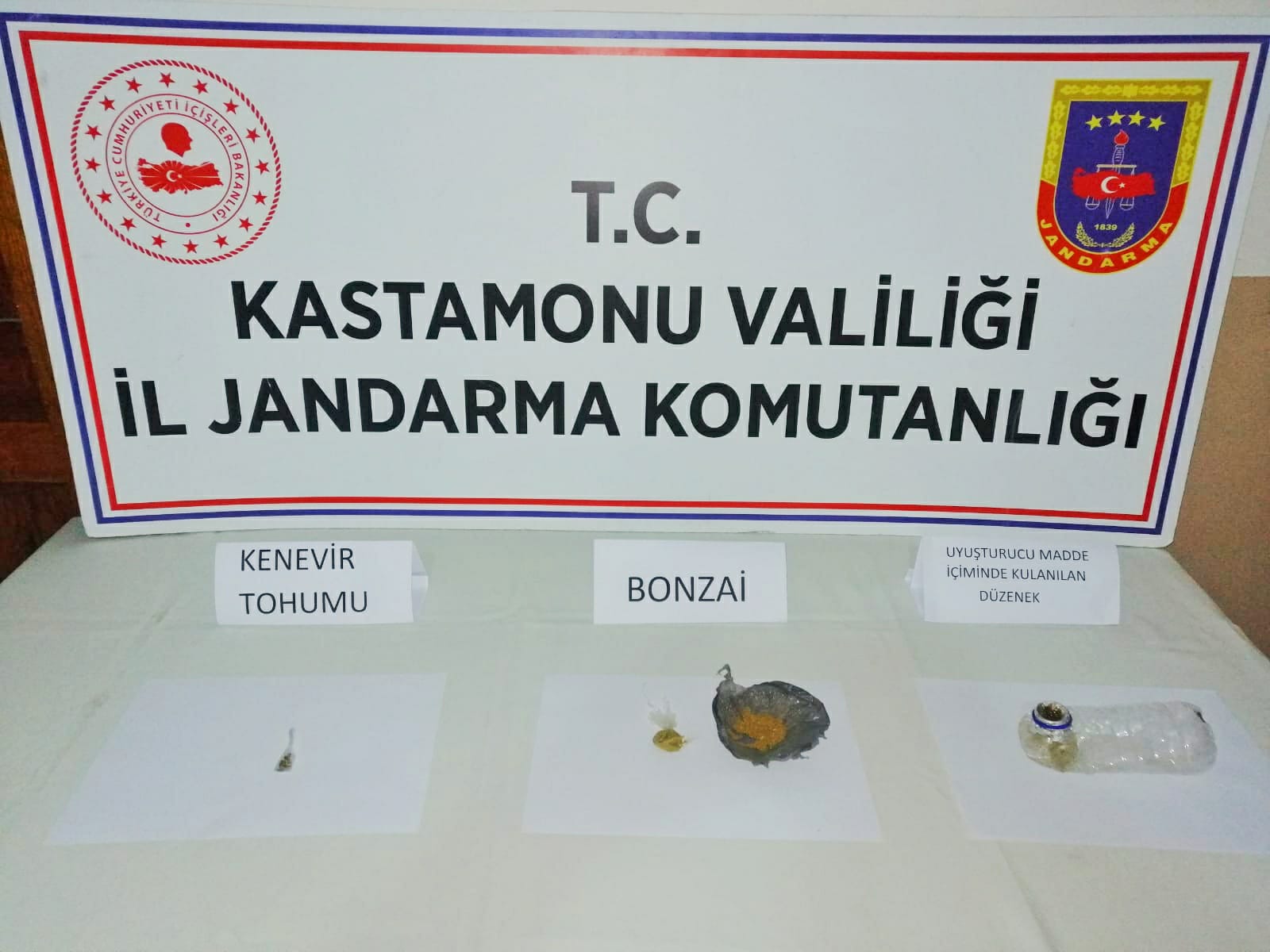 JANDARMA UYUŞTURUCU TACİRLERİNE GÖZ AÇTIRMIYOR