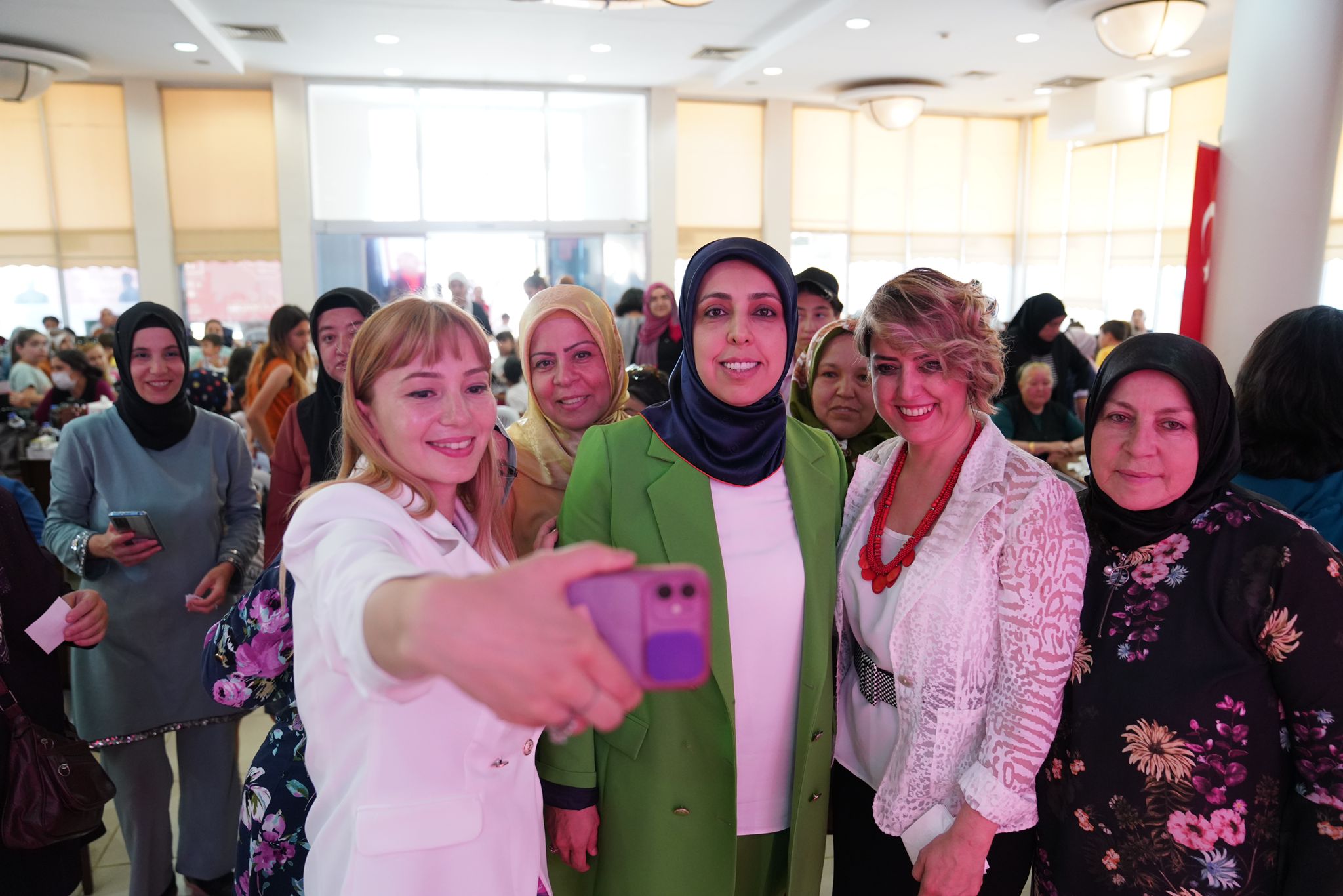 KADIN KADINA AİLE SOHBETLERİNE SANATÇI TÜLAY ÖRTEN YILDIZ KATILDI