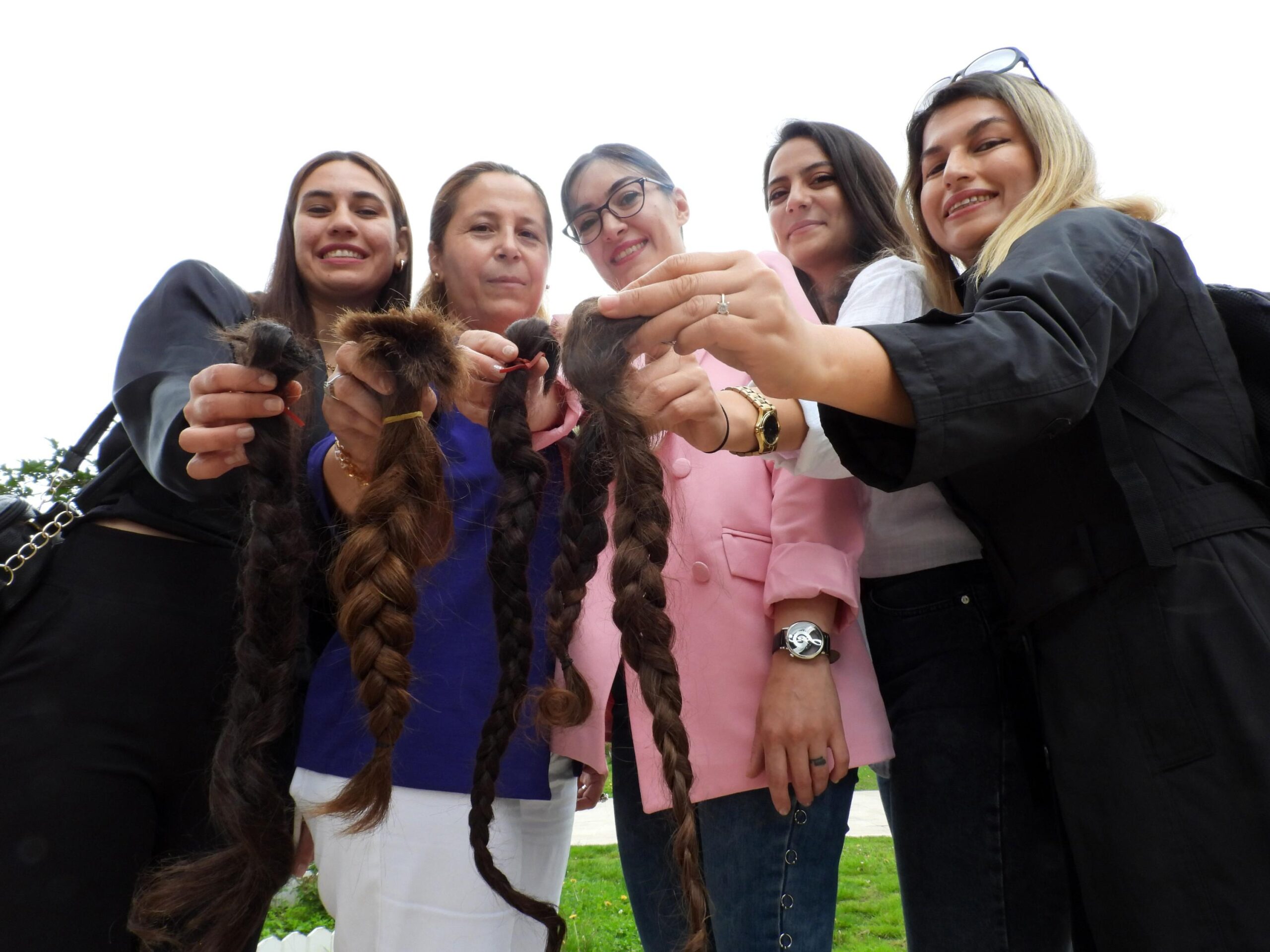 Kadın tekvandoculardan ‘Saçım saçın olsun’ kampanyasına destek