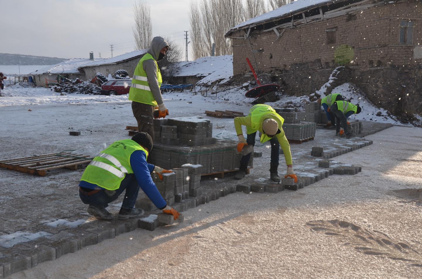 Kahramankazan köylerinde parke taşı seferberliği sürüyor