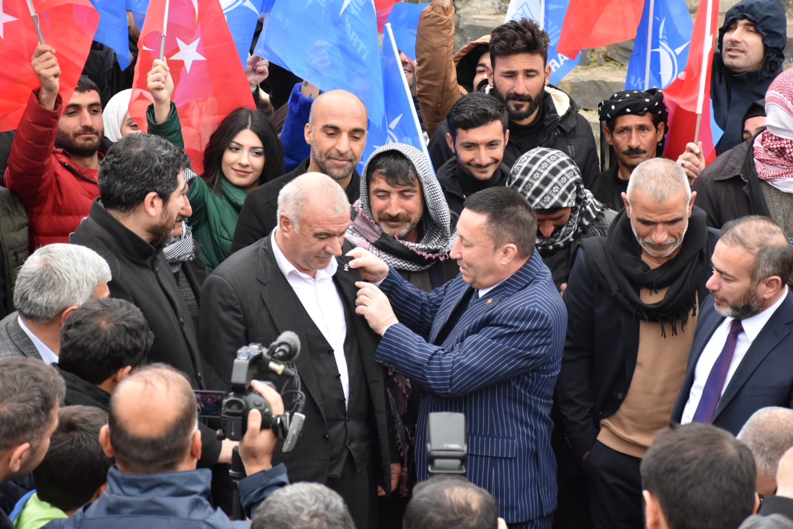 KARACADAĞ'DAN AK PARTİ'YE TOPLU KATILIM