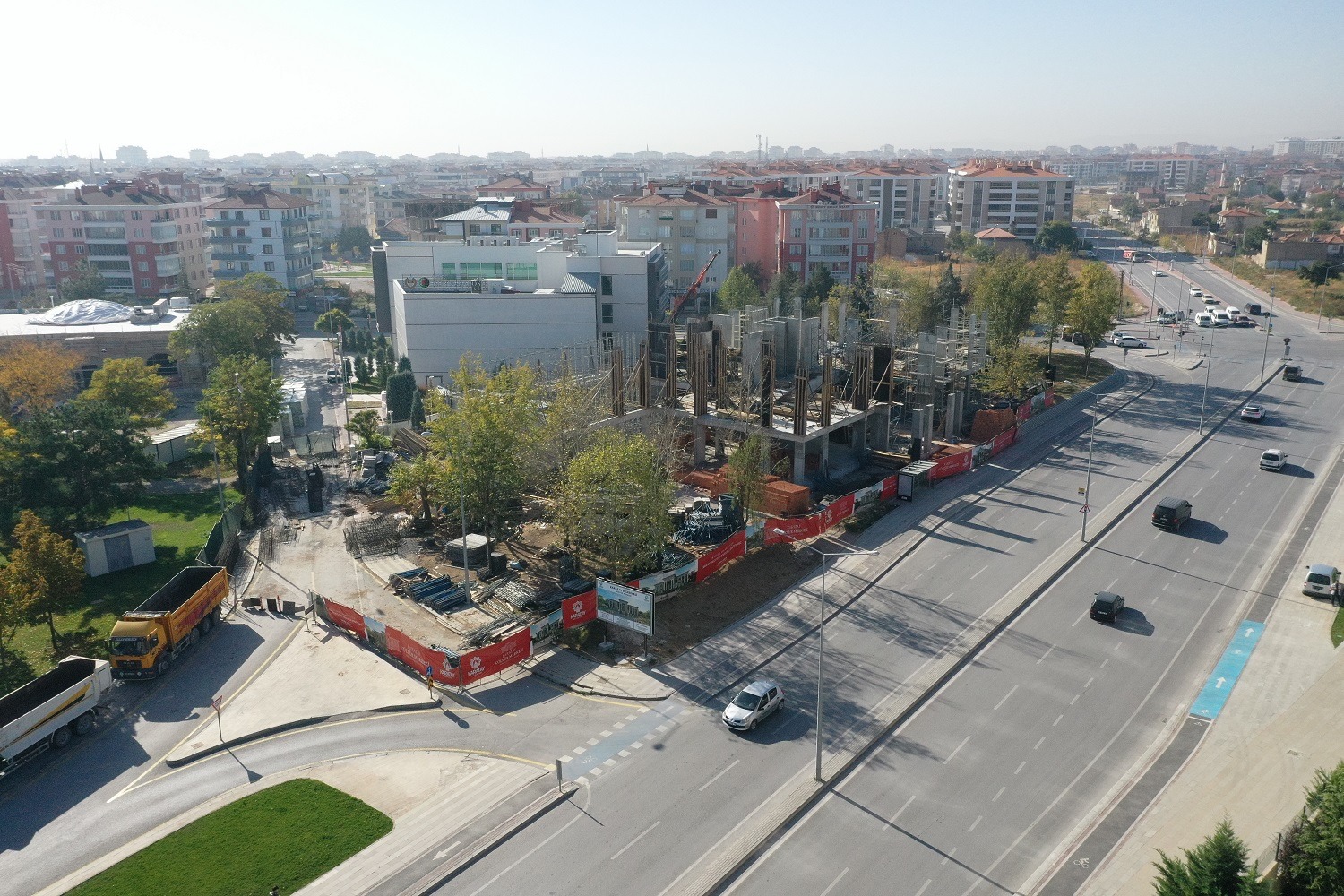 KARATAY KÜLTÜR MERKEZİ’NİN YAPIMI SÜRÜYOR