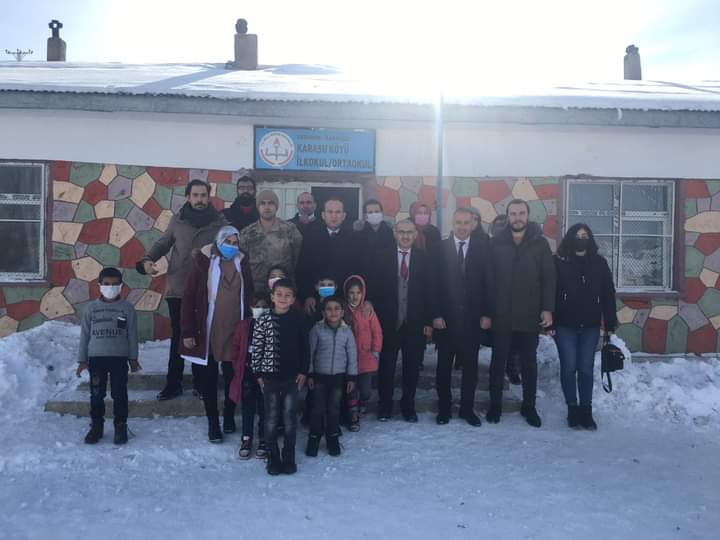 Karayazı Belediye Başkanı Köy Okulunda Tübitak Bilim Fuarına Katıldı
