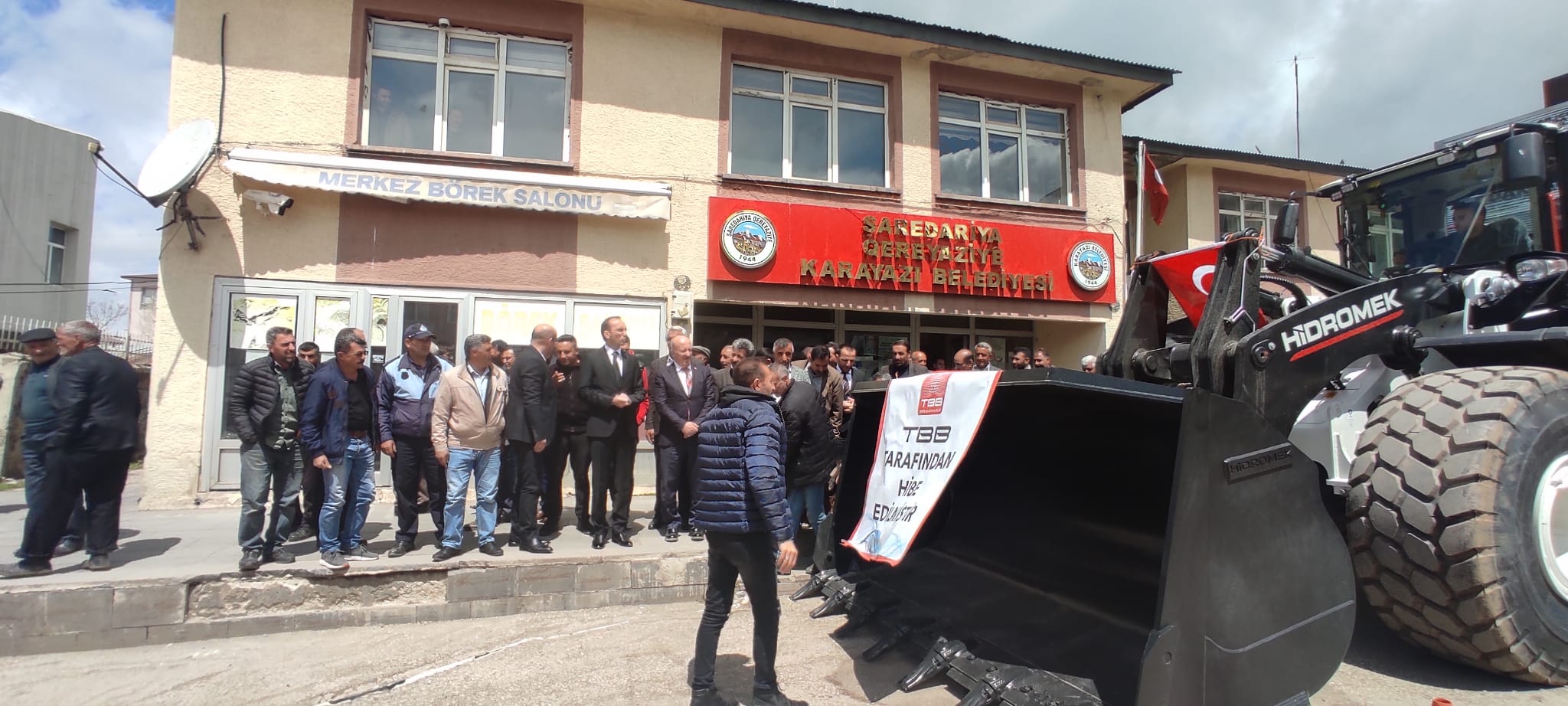 Karayazı Belediyesi'nde Yeni İş Makinaları Heyecanı