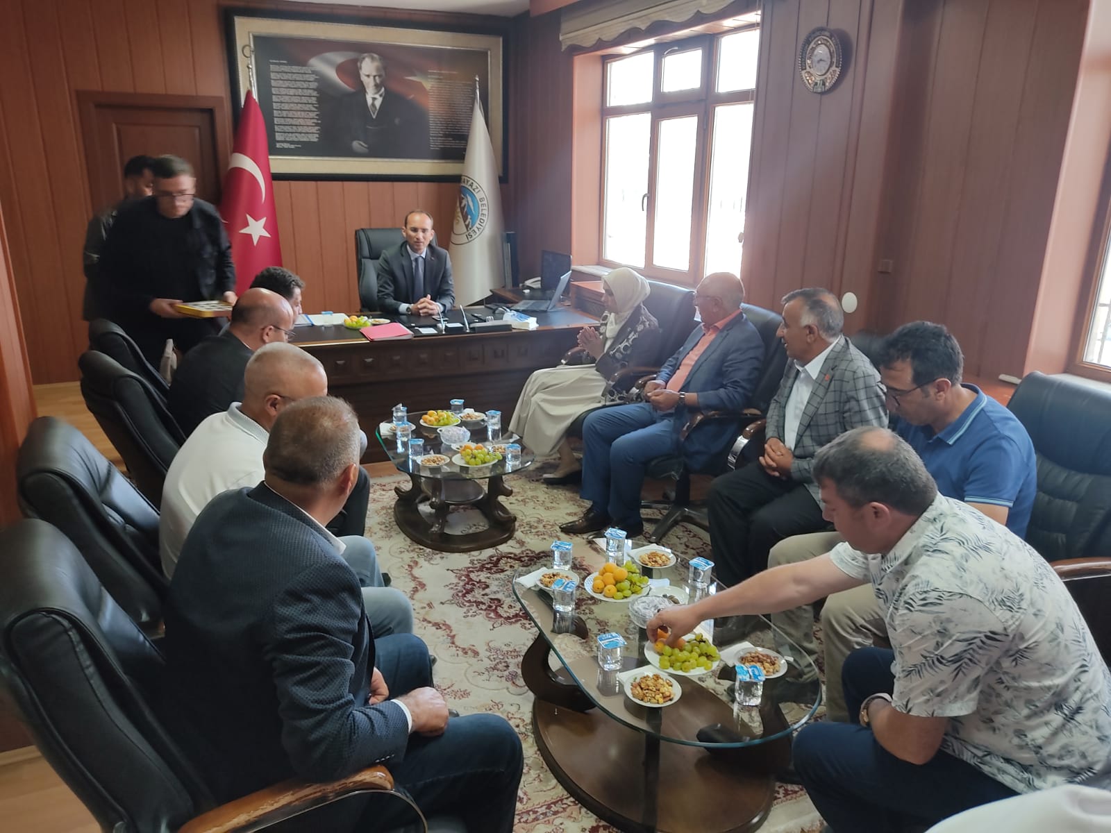 Karayazı'da Bayram Sonrası Hem Ziyaretler Hem Hizmetler Artarak Devam Ediyor