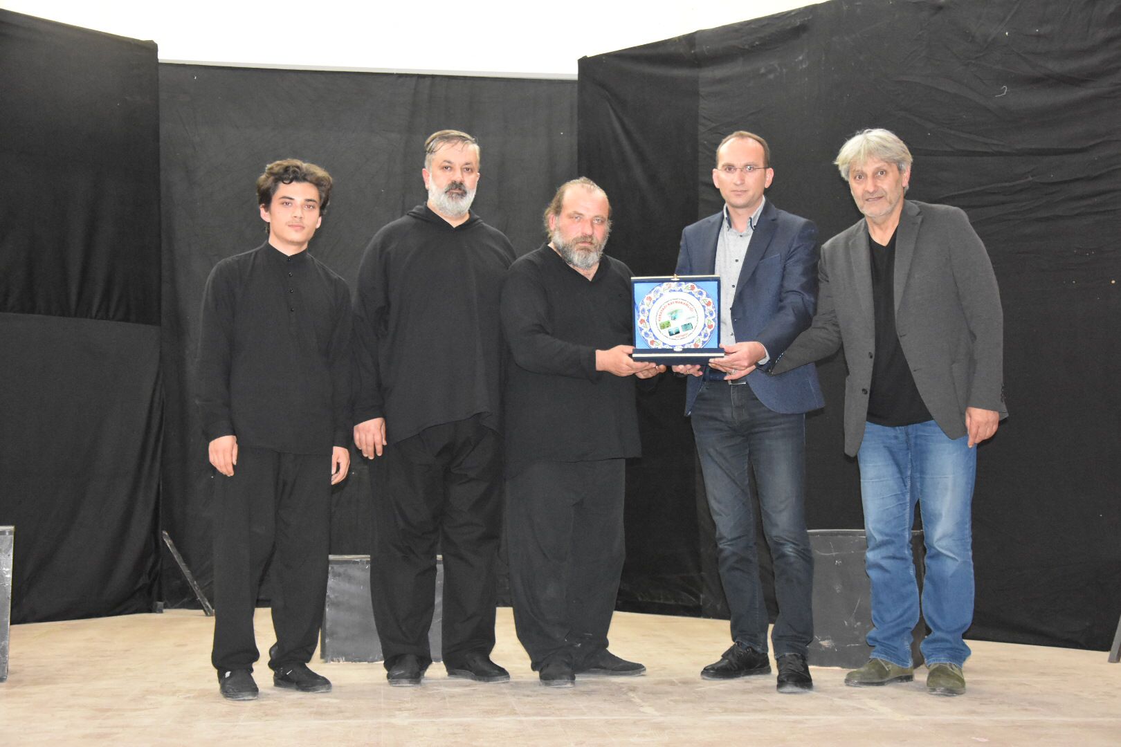 KARAYAZI'DA SAHNELEN ŞAHİDİMİZ ANADOLU İSİMLİ TİYATRO BEĞENİLERİ TOPLADI