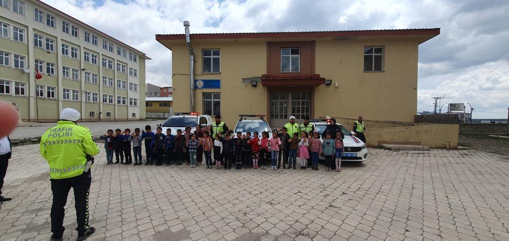 Karayazı'da Trafik Haftası Kutlandı