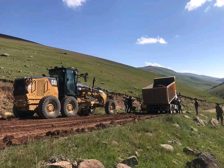 Karayazı'da Yol Çalışmaları Hız Kesmeden Devam Ediyor