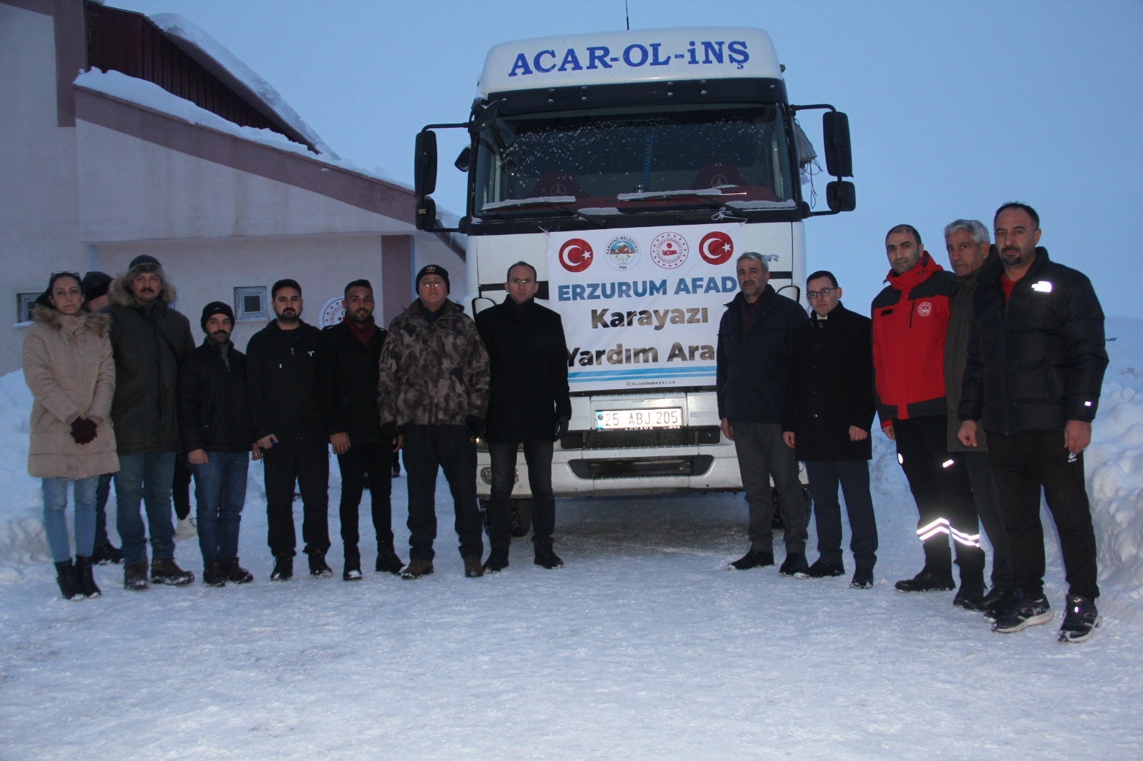 Karayazı'dan Afet Bölgesine Yardımlar Ulaşmaya Devam Ediyor
